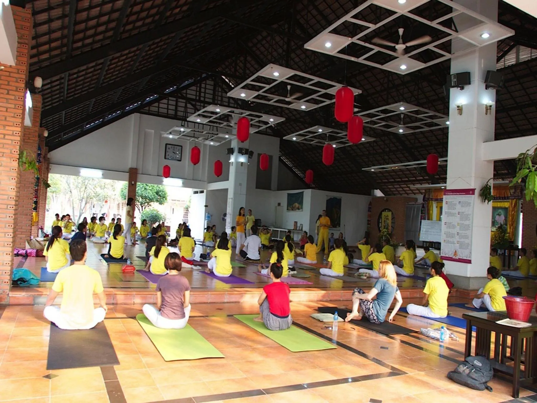 People in Les Hameaux de l'Orient