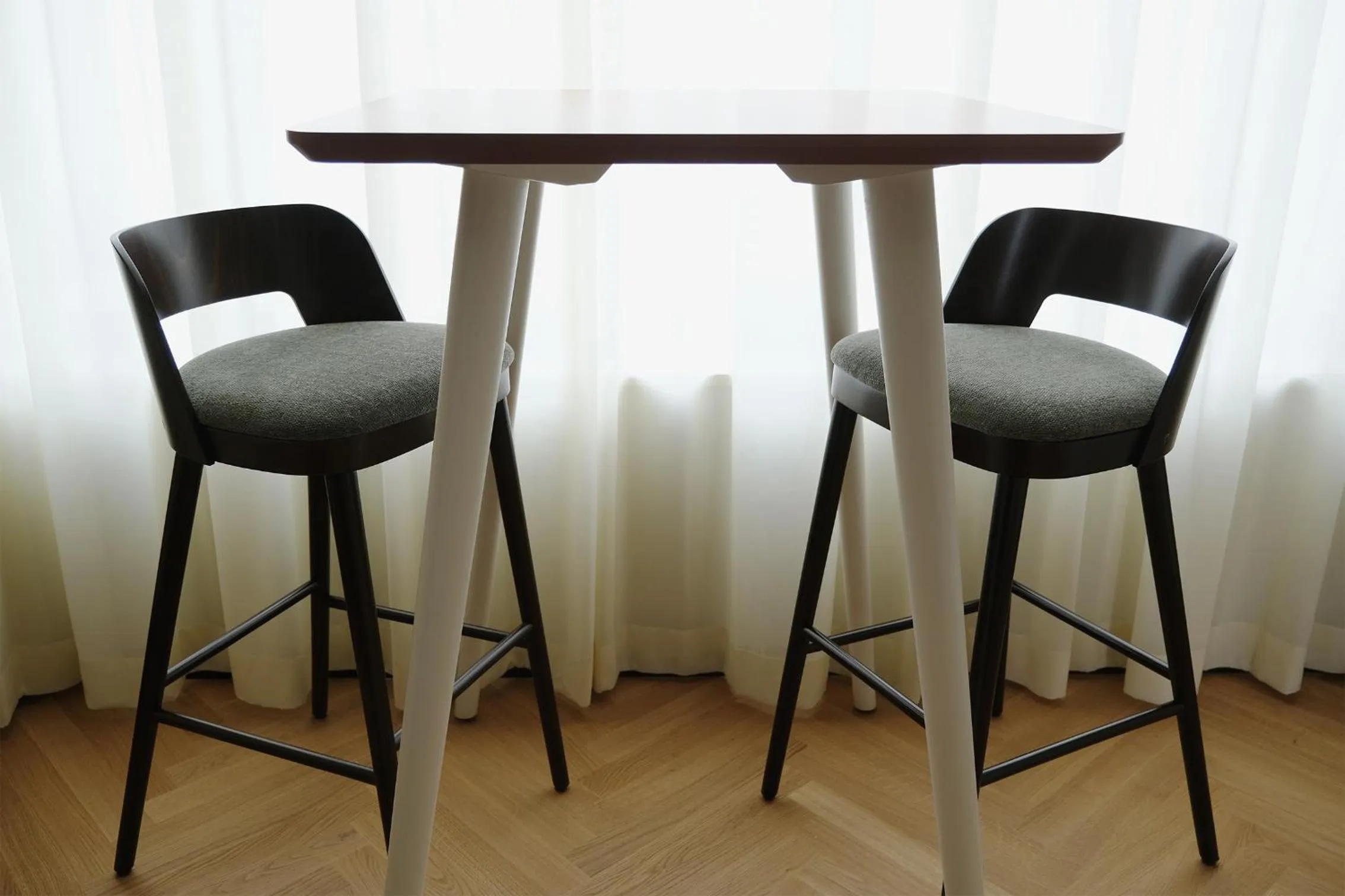 Dining area in Hood House Kassel - volldigitales Serviced Apartment