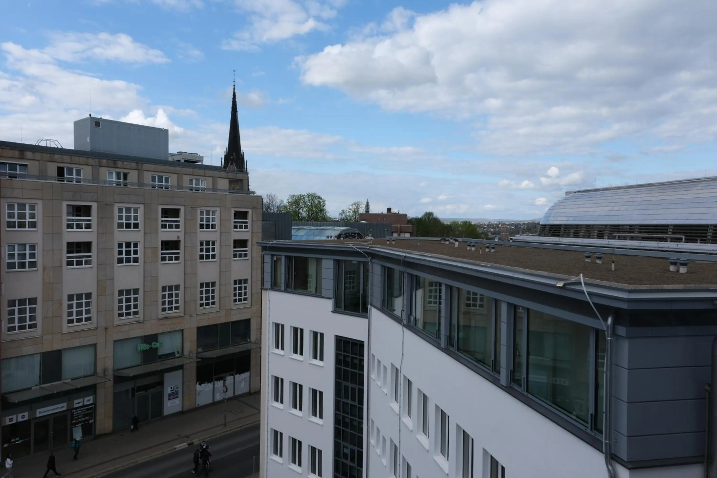 Property building in Hood House Kassel - volldigitales Serviced Apartment
