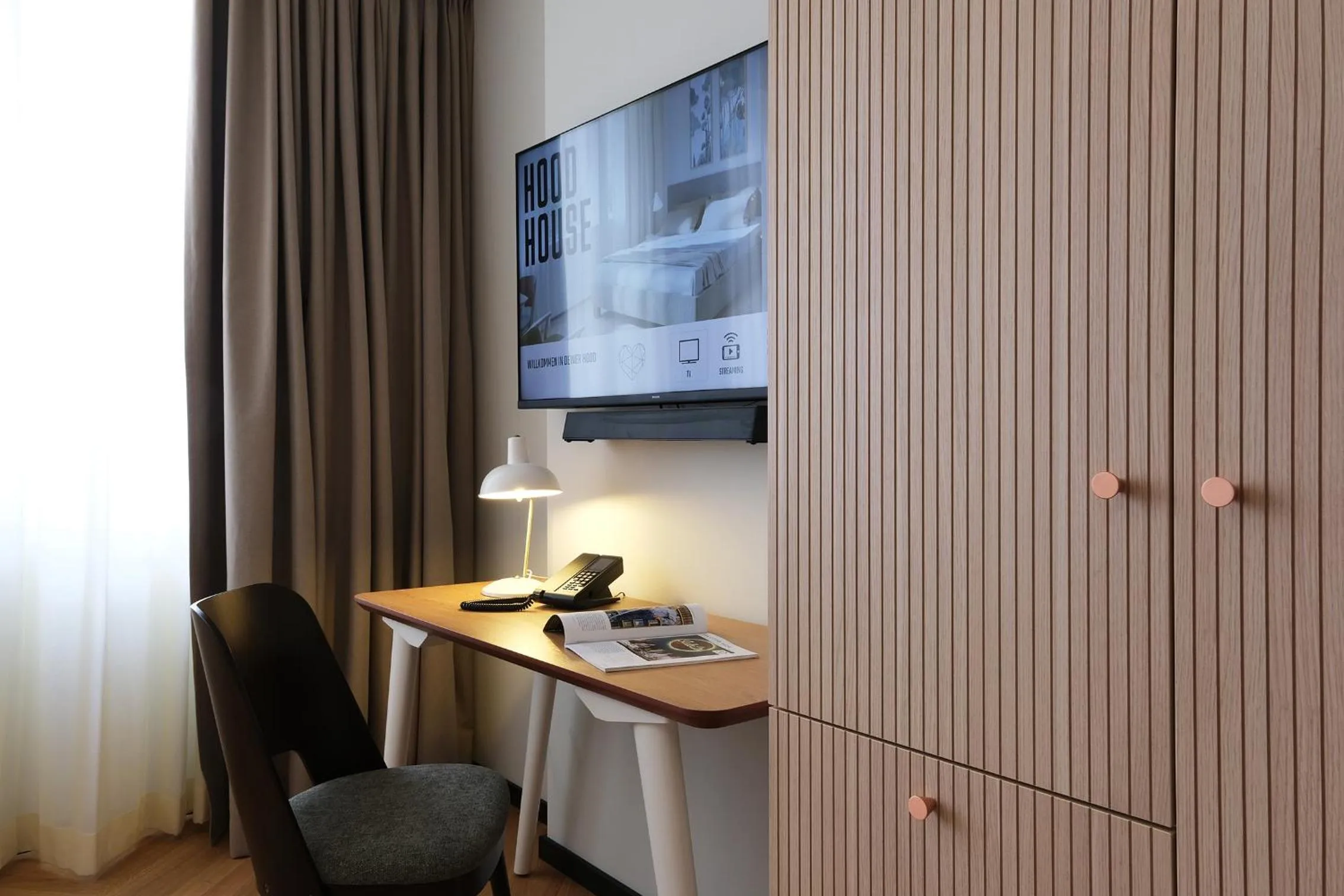 TV and multimedia in Hood House Kassel - volldigitales Serviced Apartment