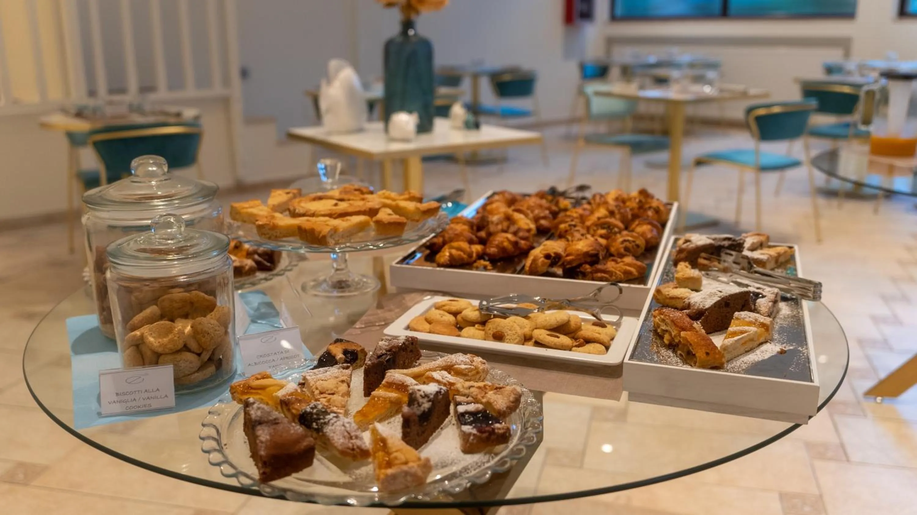 Breakfast in Hotel Eden