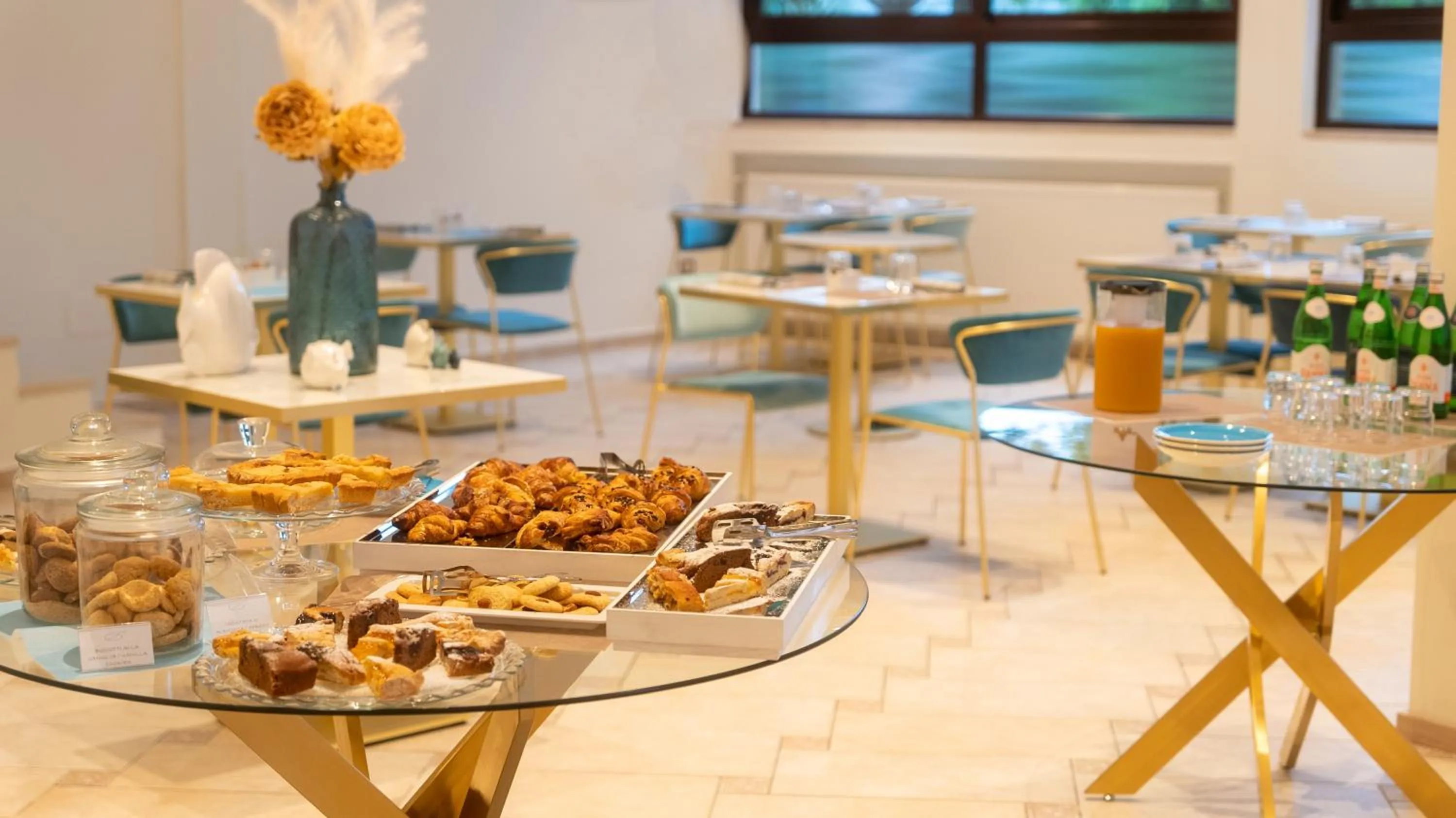 Breakfast in Hotel Eden