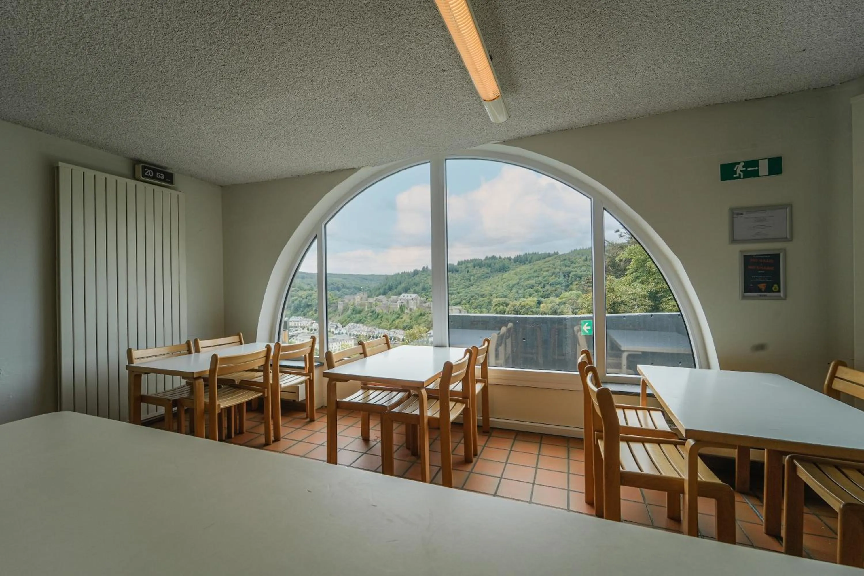 Communal kitchen in Auberge de Jeunesse de Bouillon
