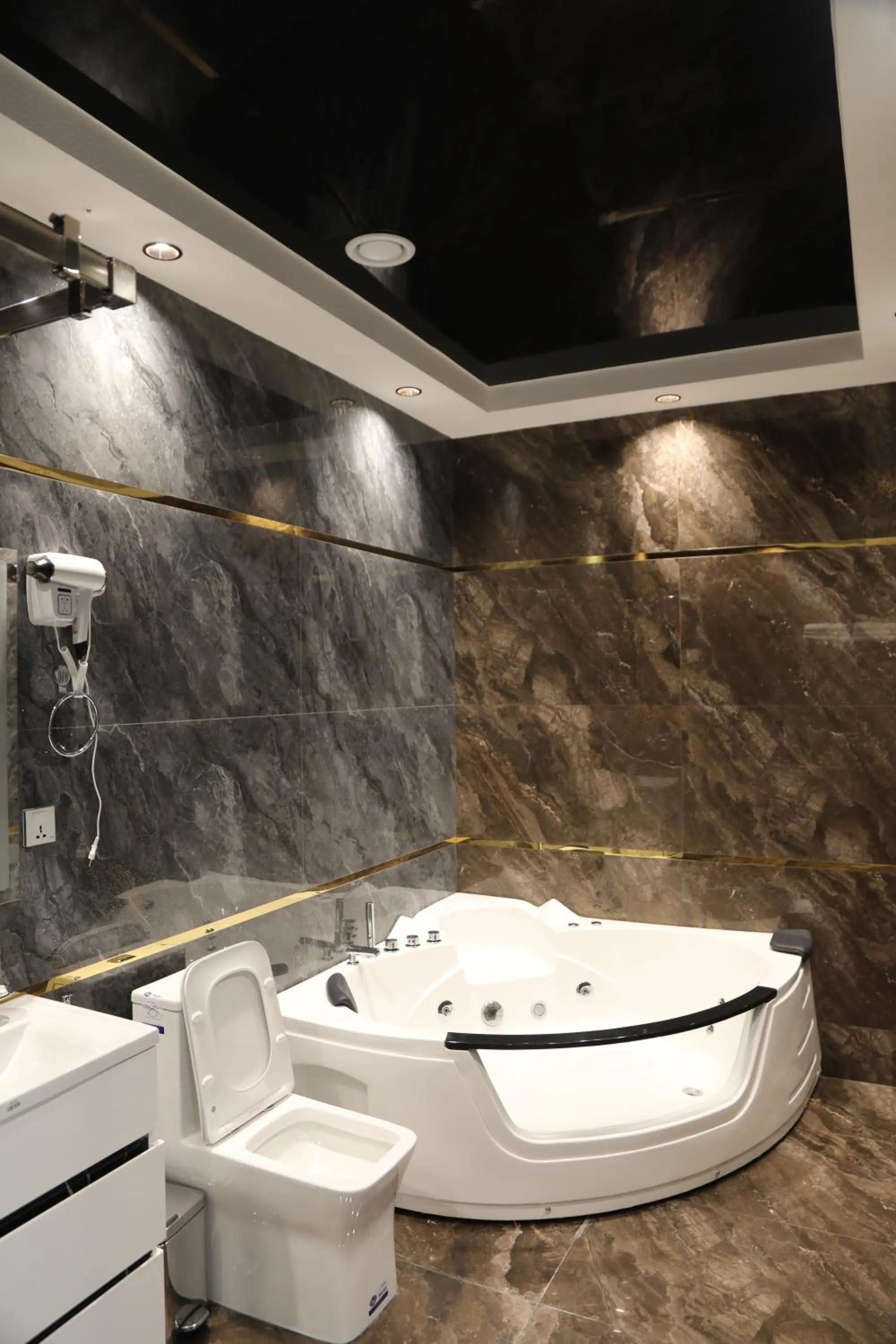 Hot Tub in HOTEL SULTAN PALACE