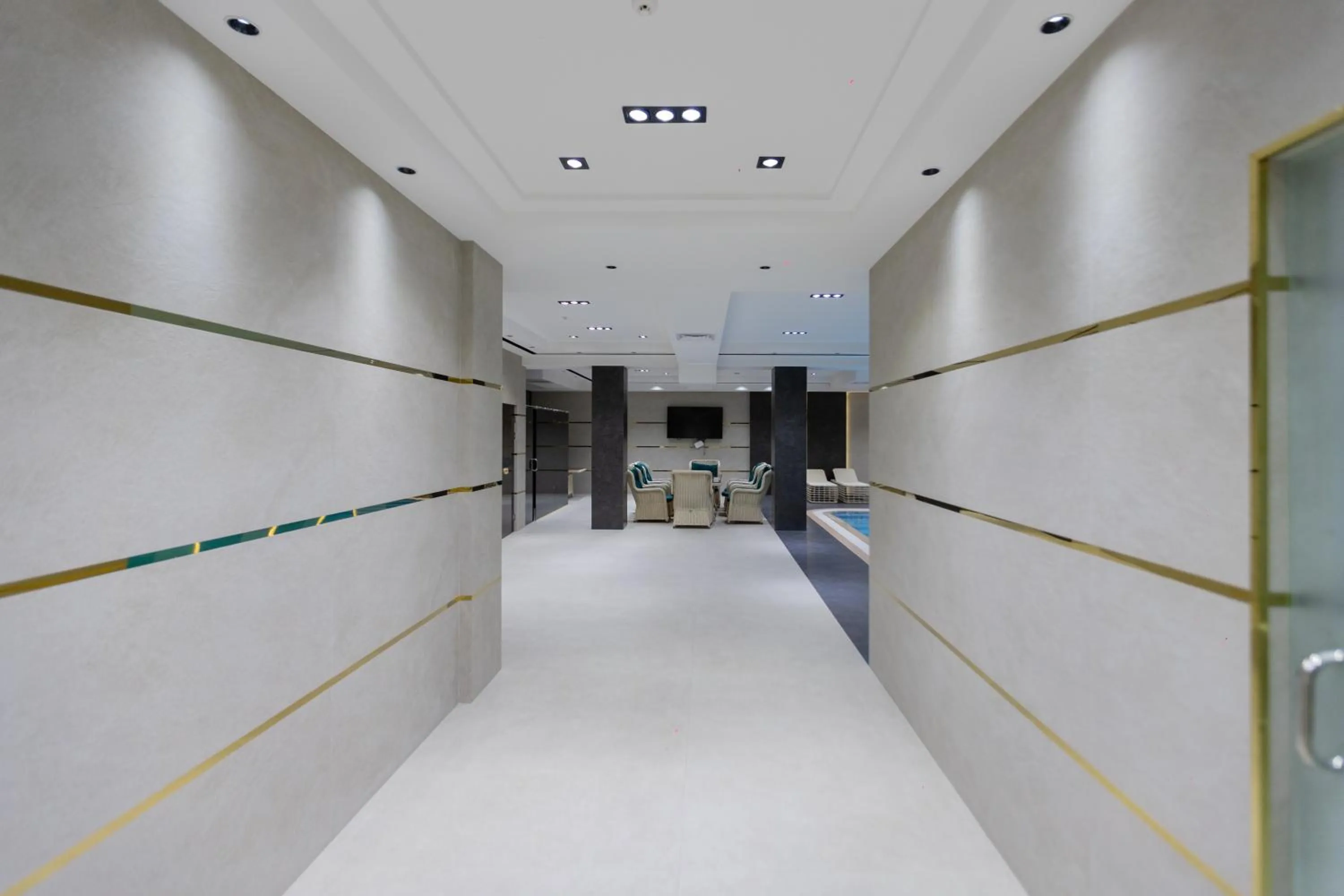 Swimming pool in HOTEL SULTAN PALACE