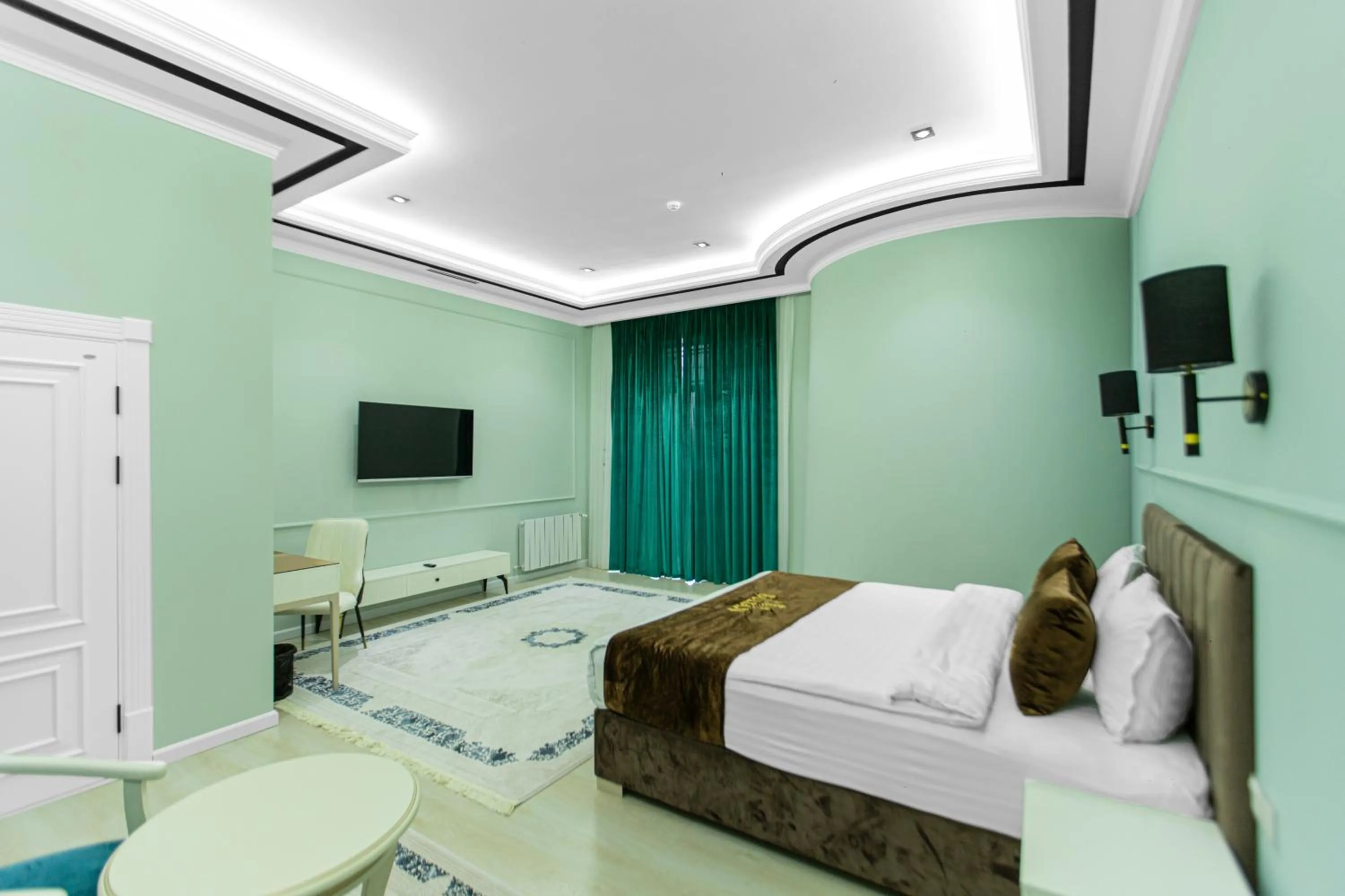 Communal lounge/ TV room, Bed in HOTEL SULTAN PALACE