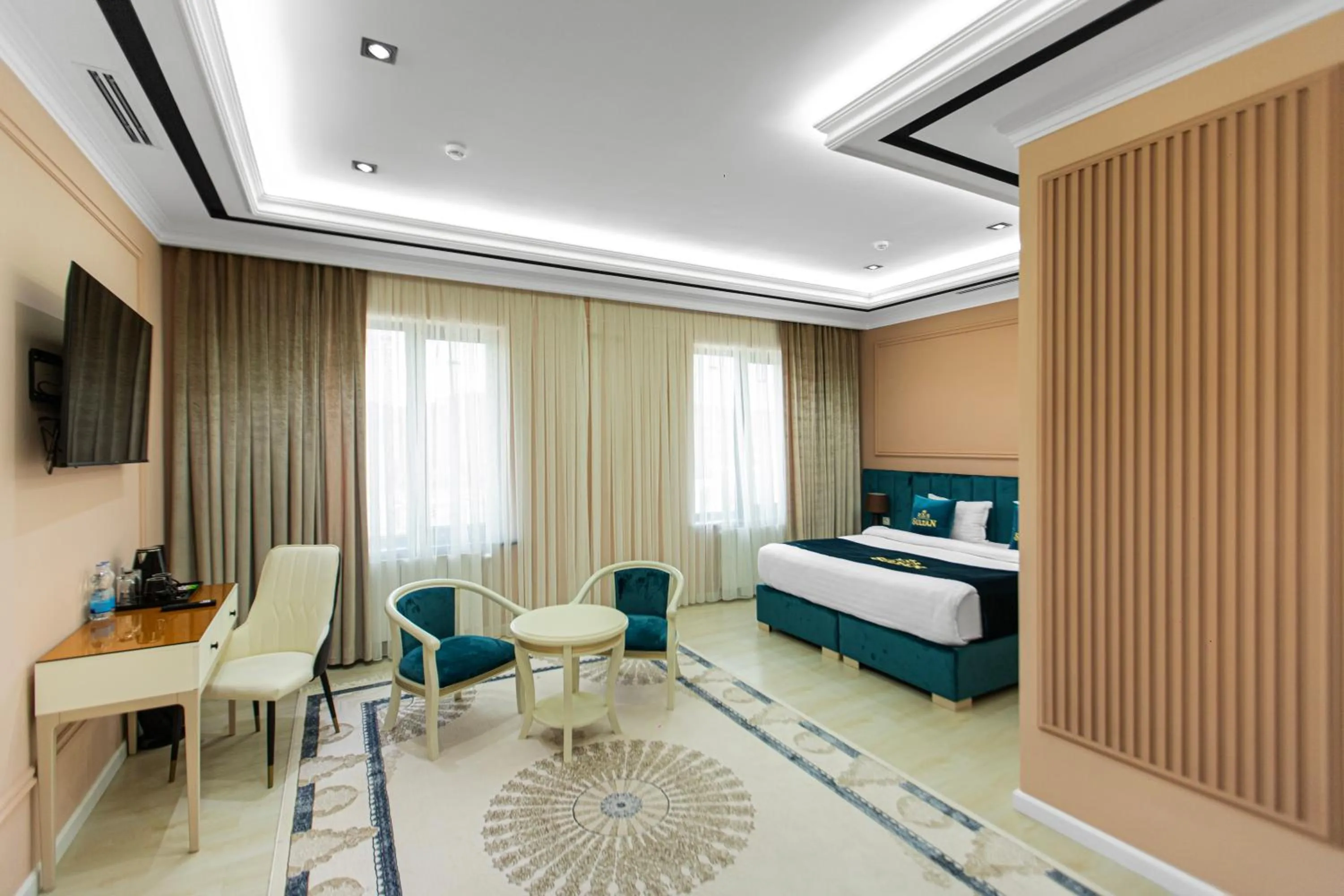 Dining area, Bed in HOTEL SULTAN PALACE