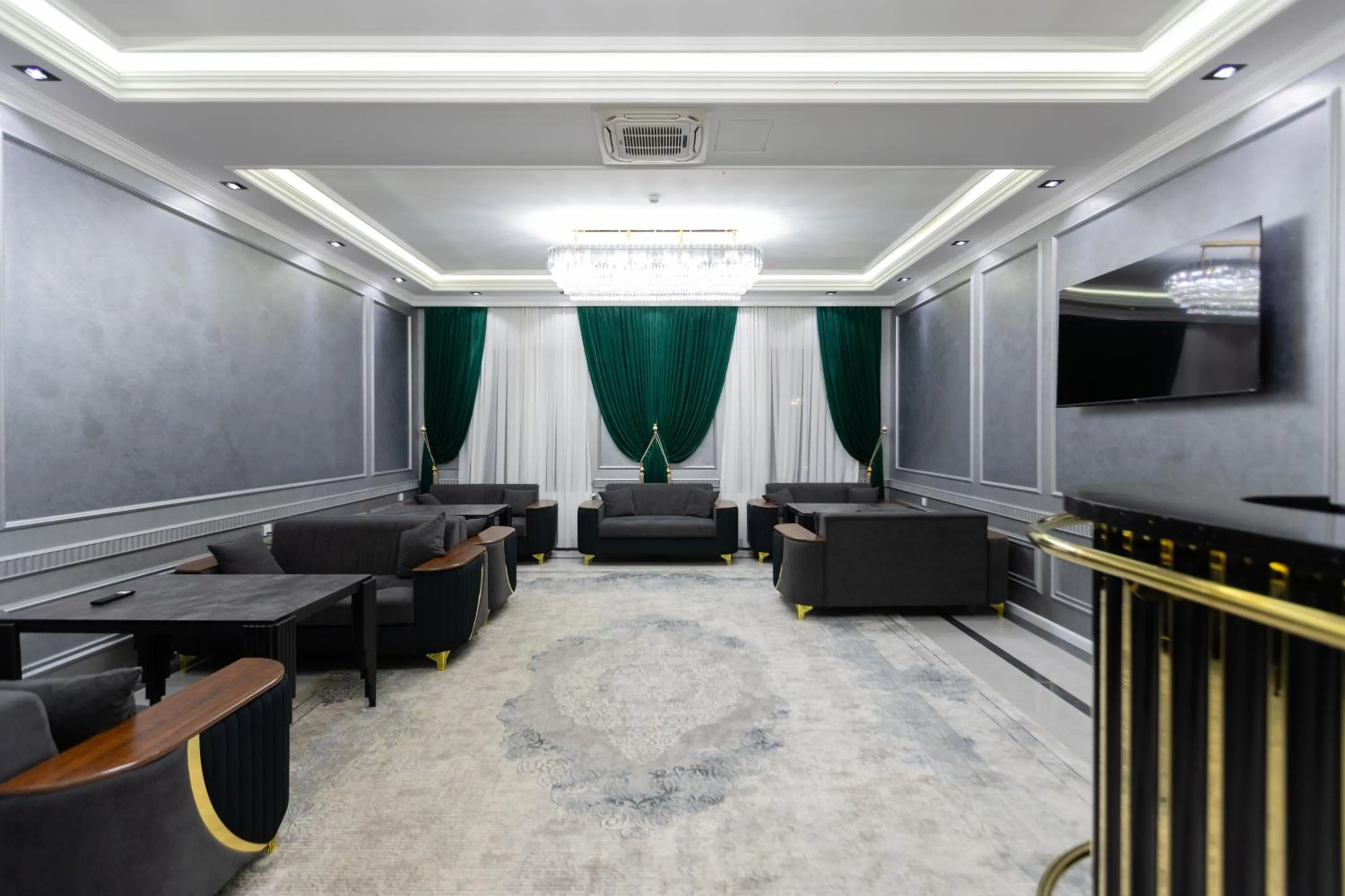 Communal lounge/ TV room in HOTEL SULTAN PALACE