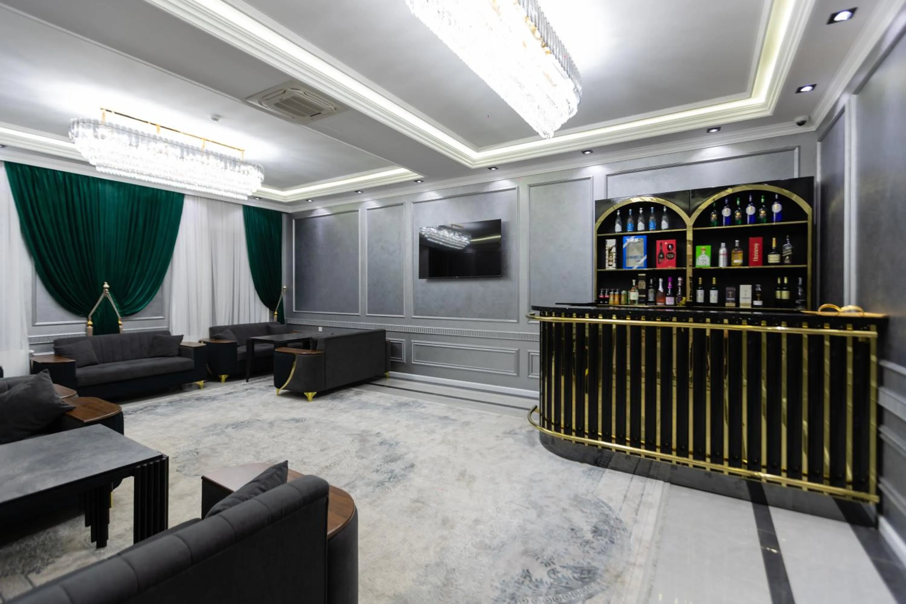 Communal lounge/ TV room in HOTEL SULTAN PALACE