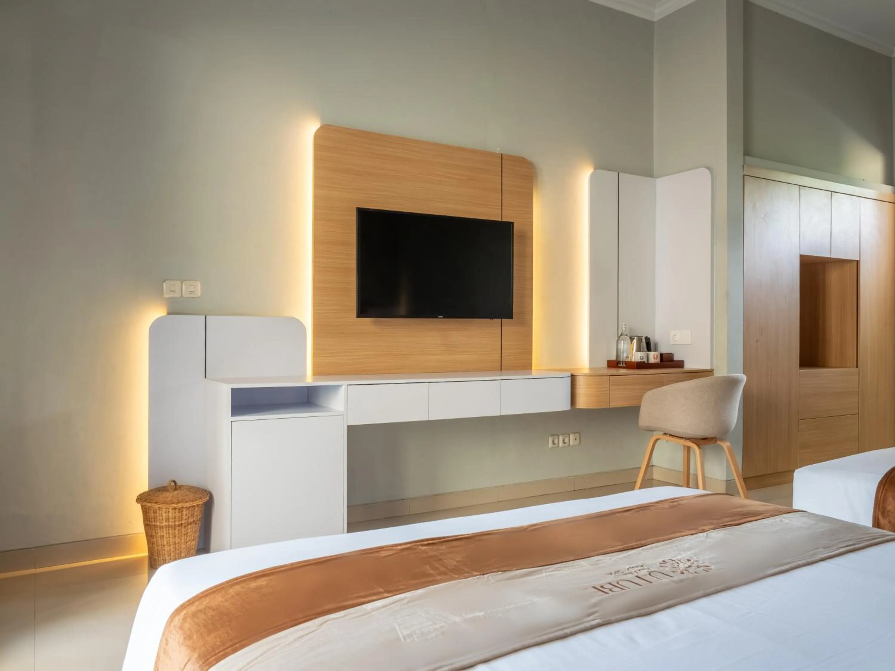 TV and multimedia, Bed in U Tube Hotel