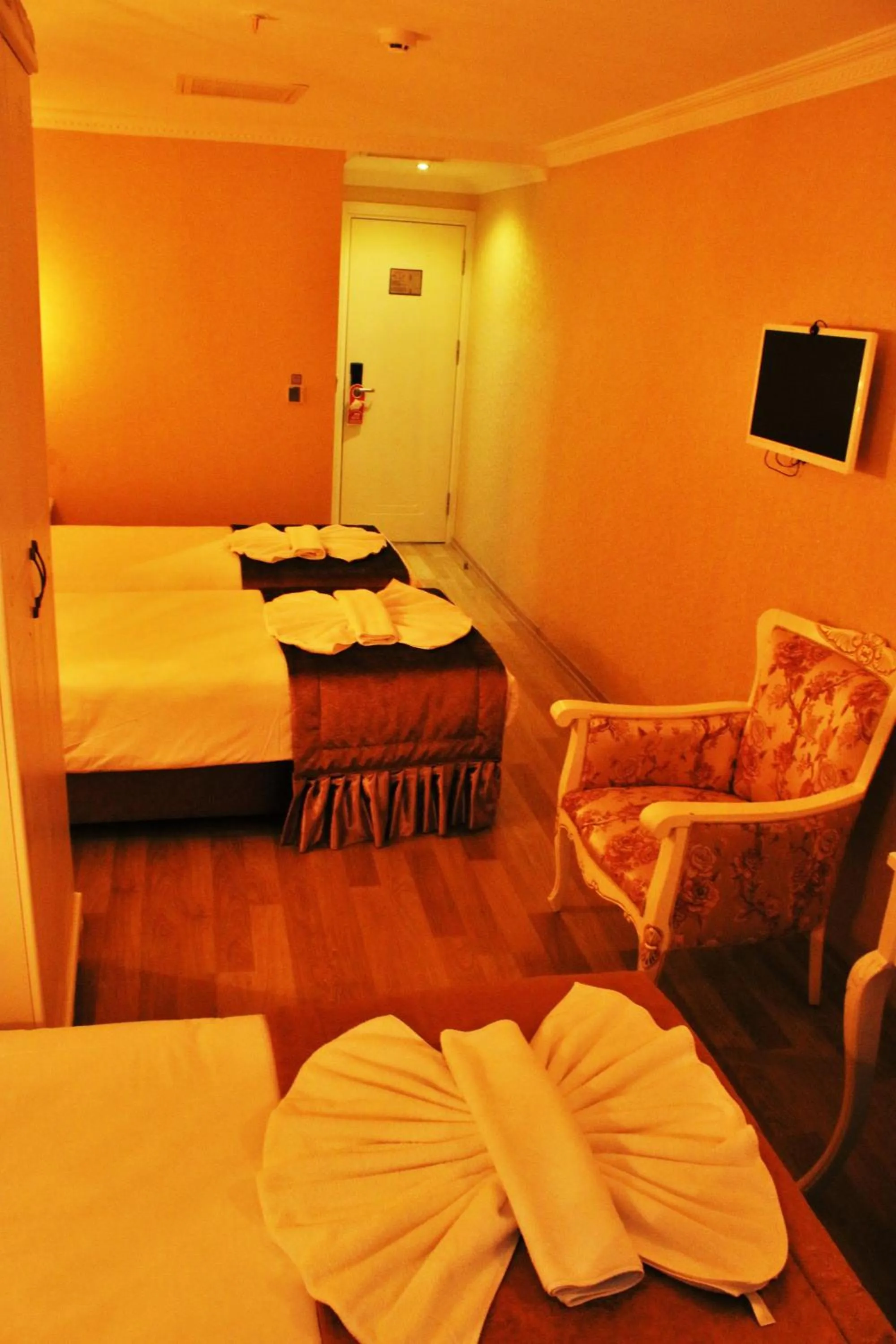 Photo of the whole room, Bed in Sultanahmet Newport Hotel