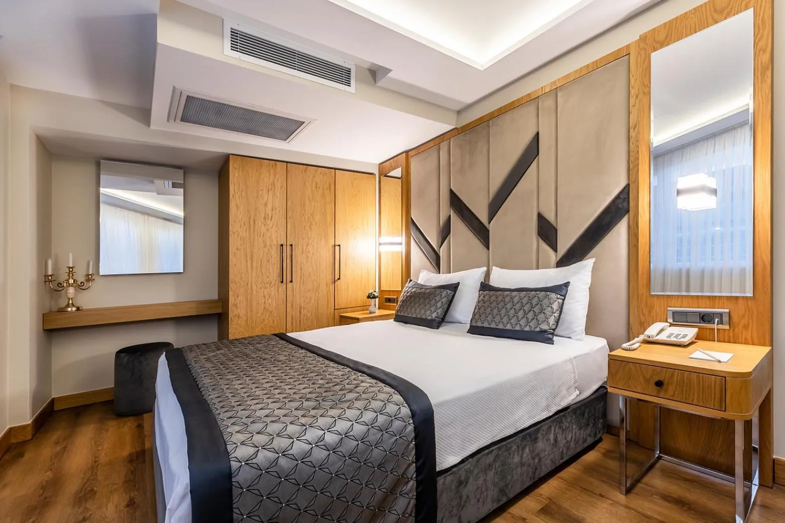 Bed in Sultanahmet Newport Hotel