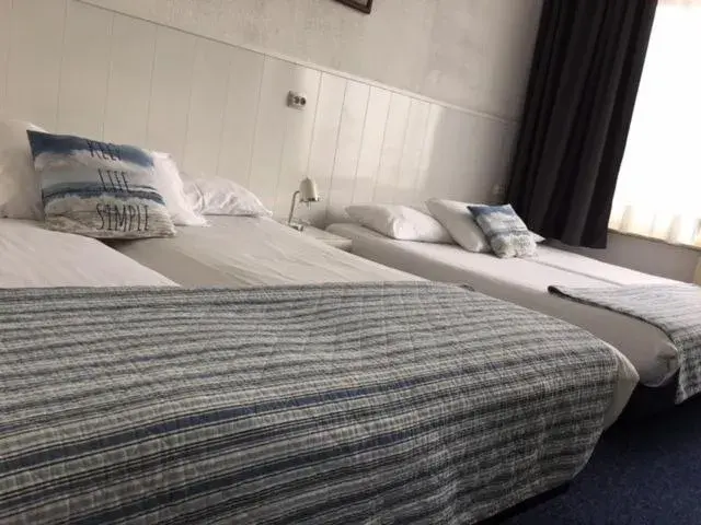 Quadruple Room in Hotel 't Witte Huys Scheveningen Quadruple Room in Hotel 't Witte Huys Scheveningen