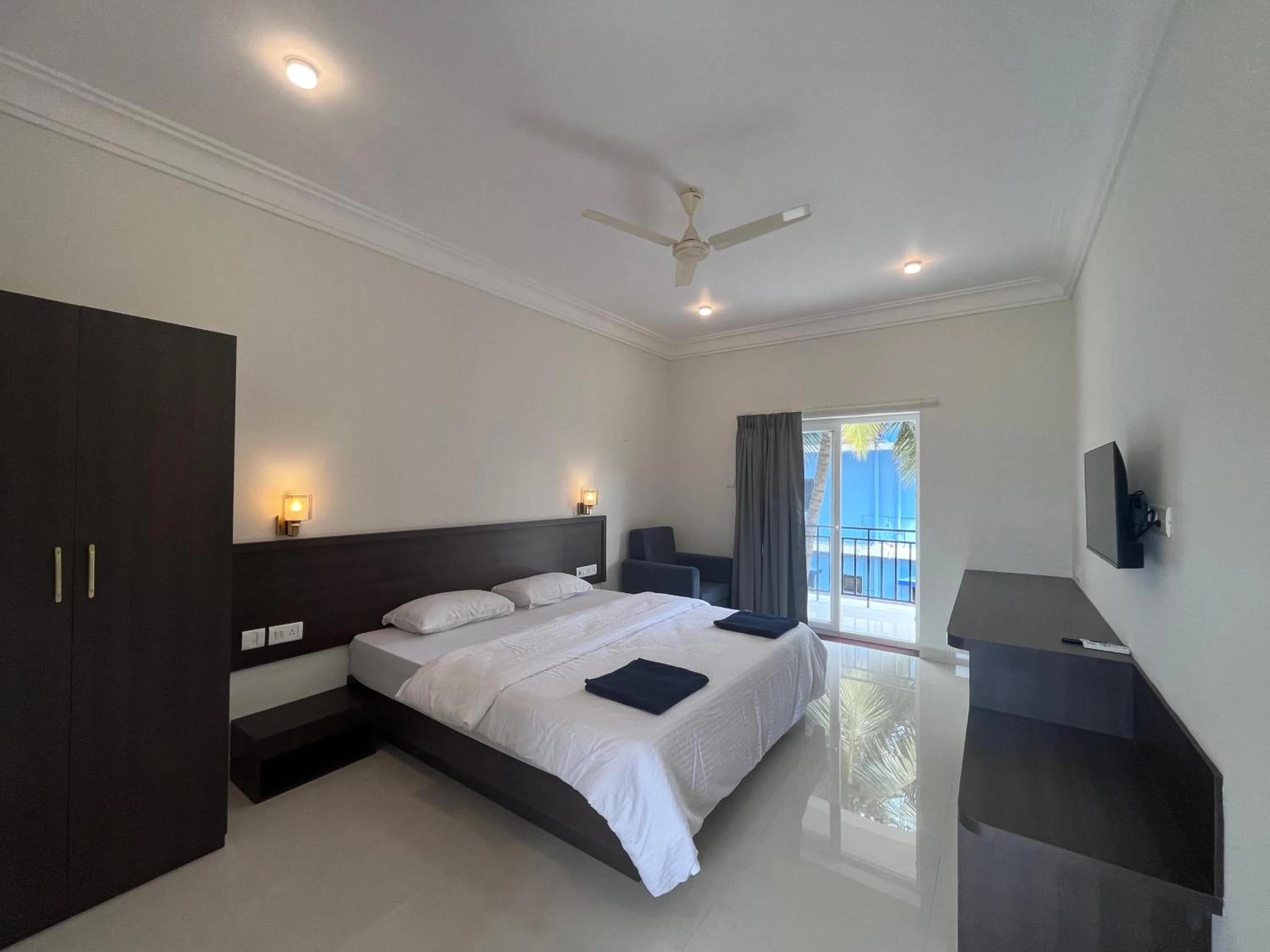 Bedroom, Bed in Morjim Sunset Hotel