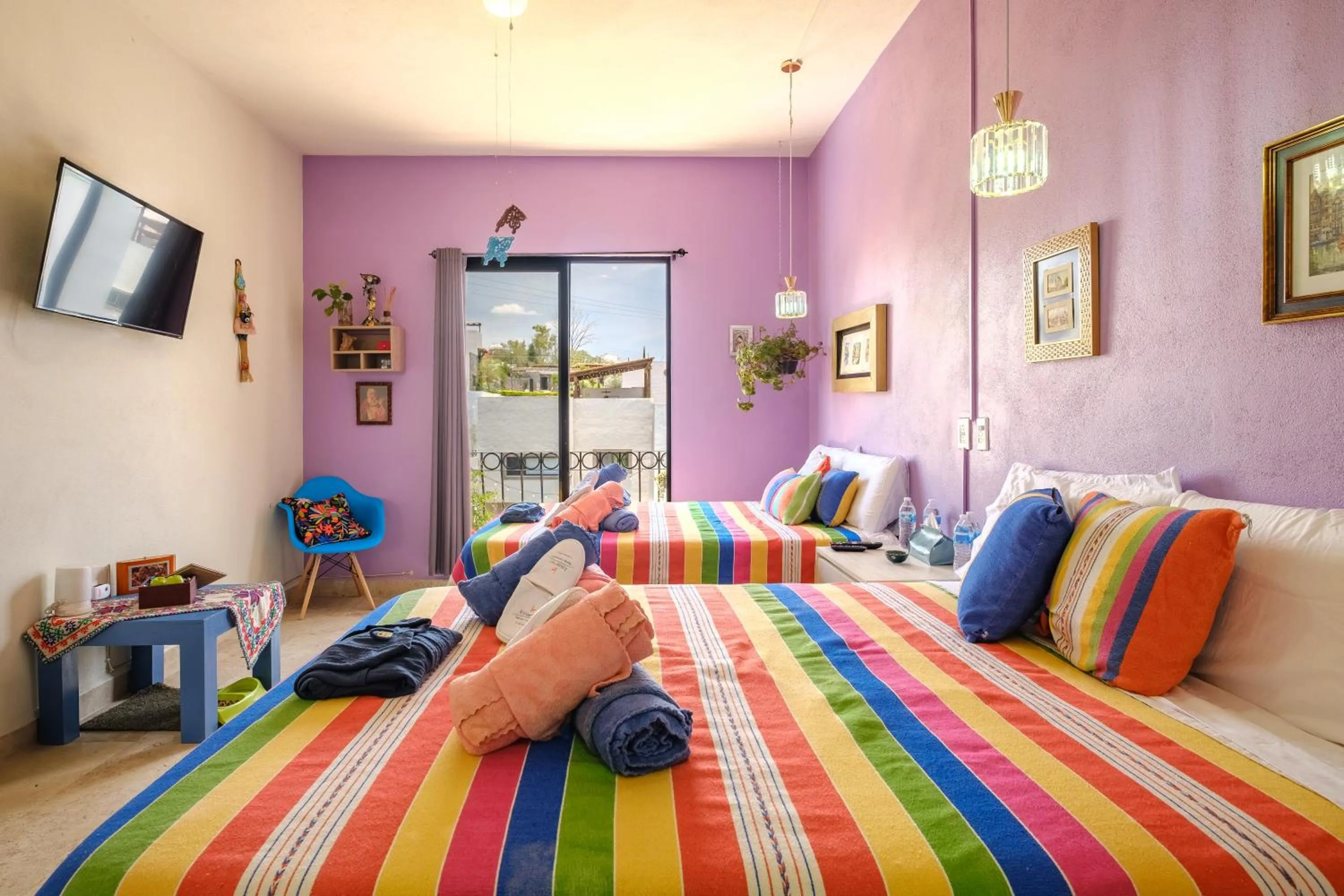 Twin Room with Balcony in Casa Itzae La Antigua Dog Friendly