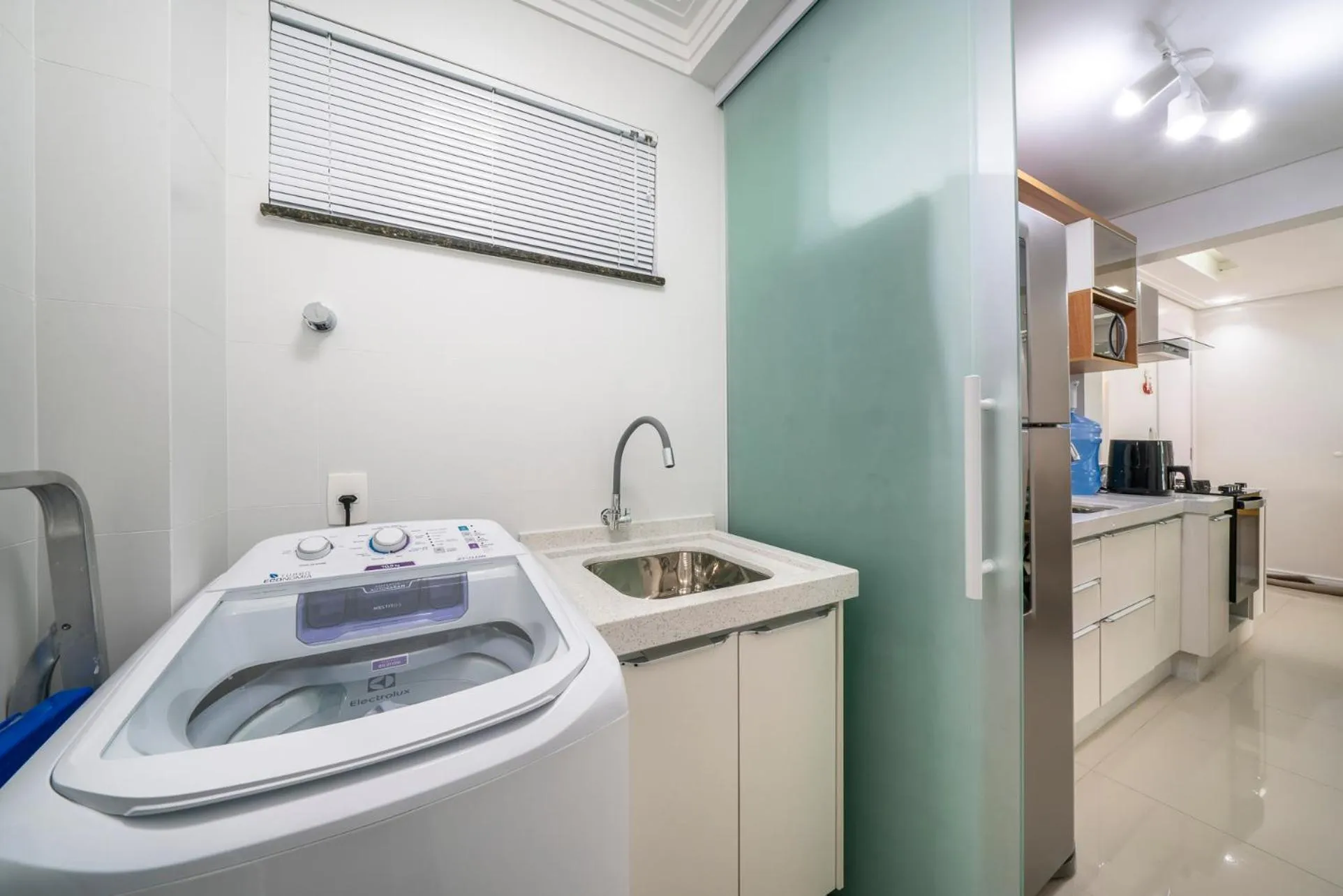 washing machine in Bombinhas Summer Beach APT 333