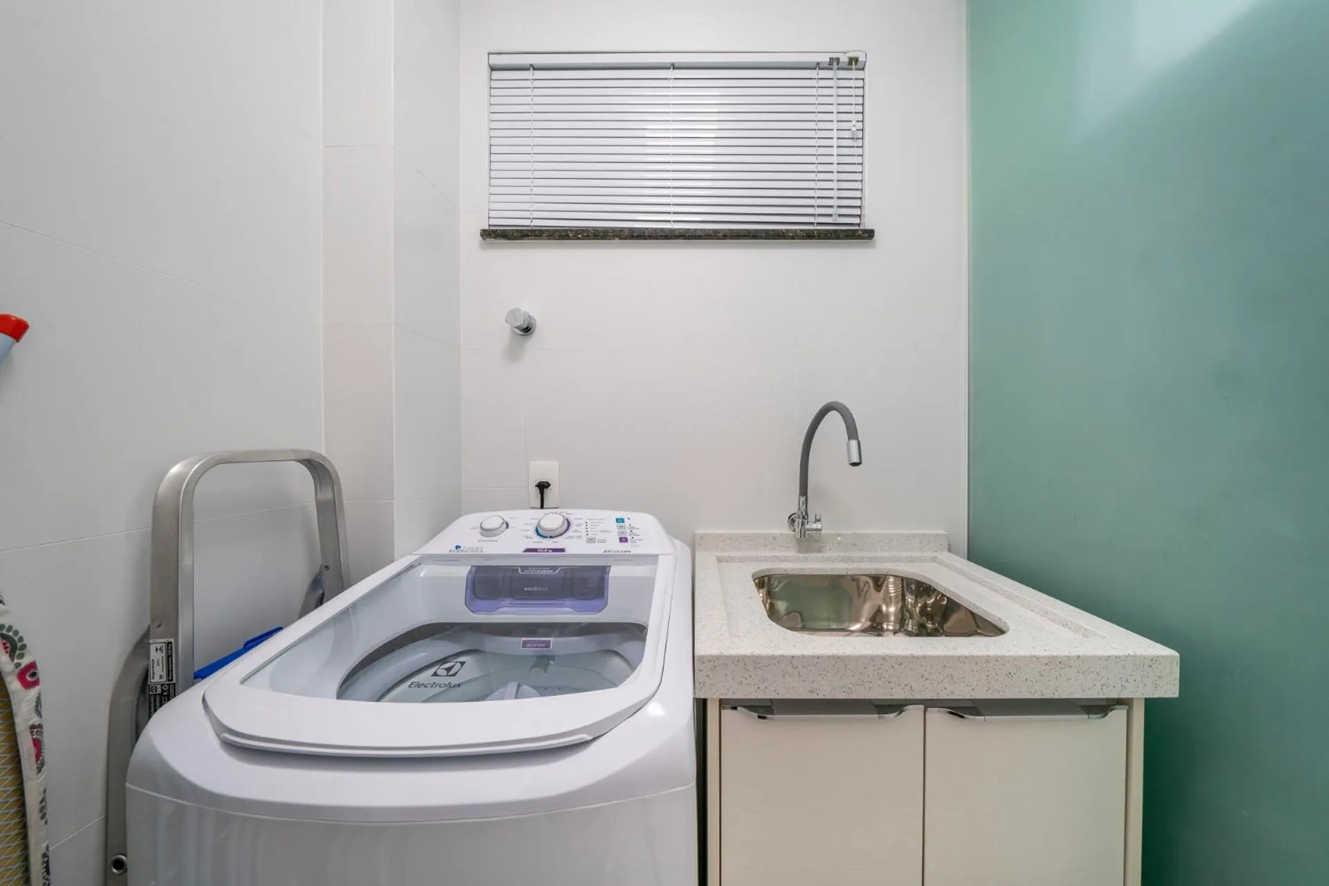 washing machine in Bombinhas Summer Beach APT 333