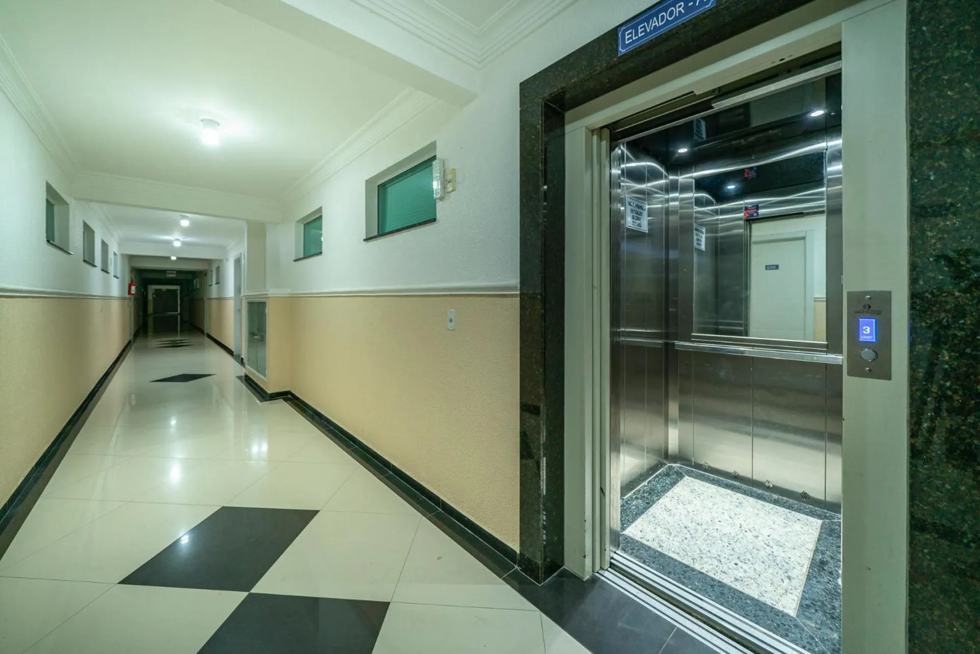 elevator in Bombinhas Summer Beach APT 333