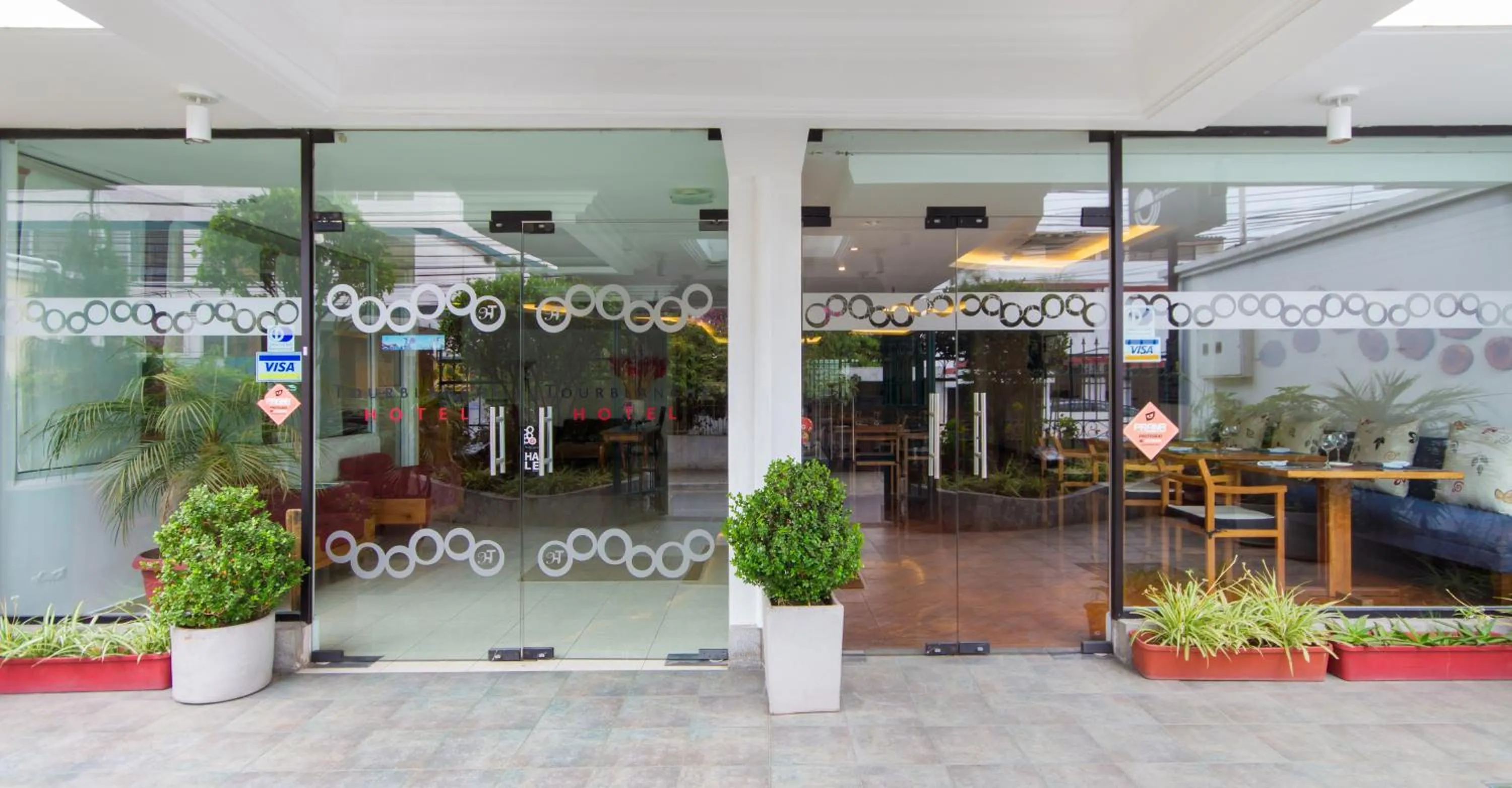 Facade/entrance in Hotel Tourblanche