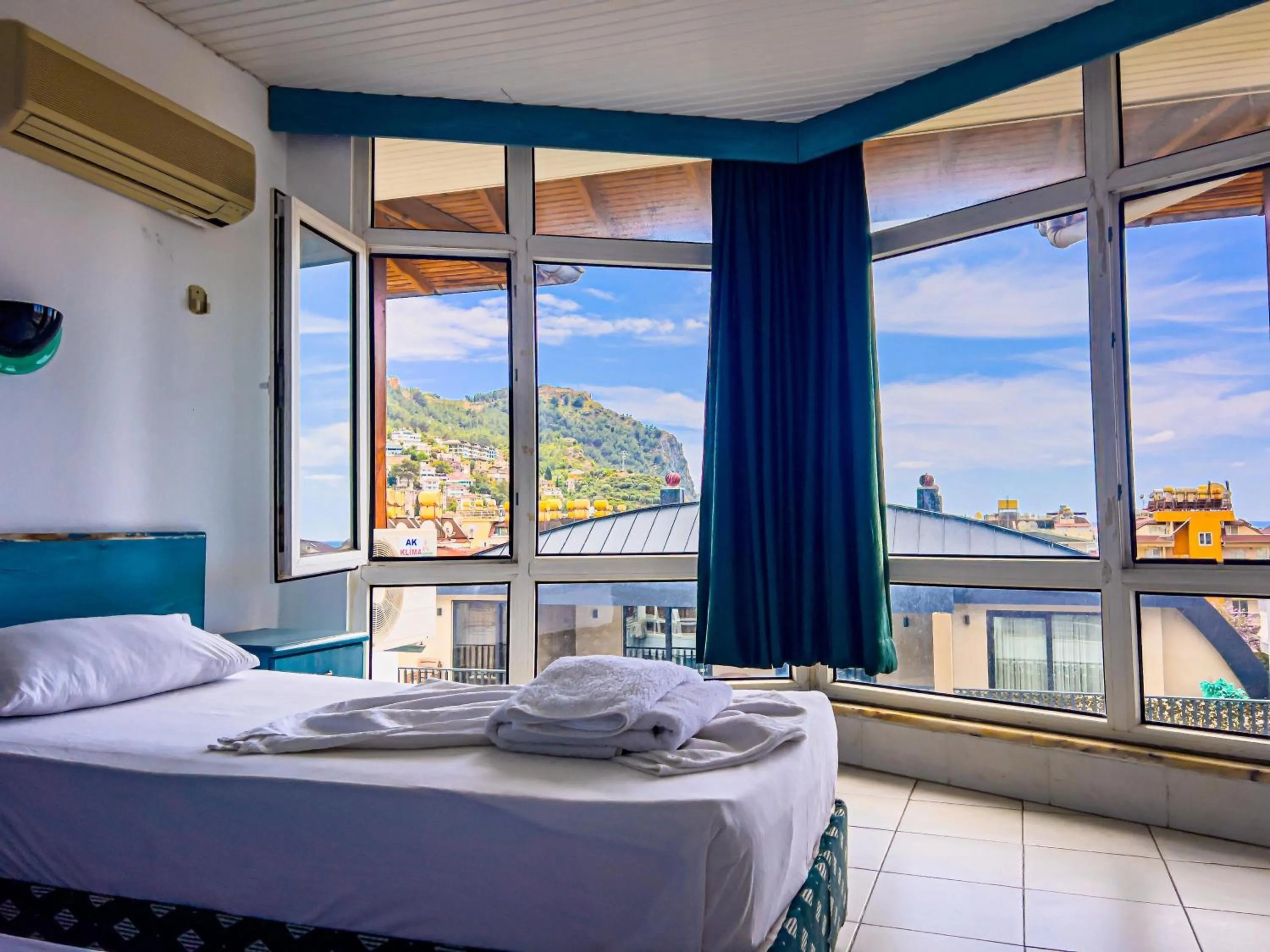 Bed in Casa Cleo Suit Hotel