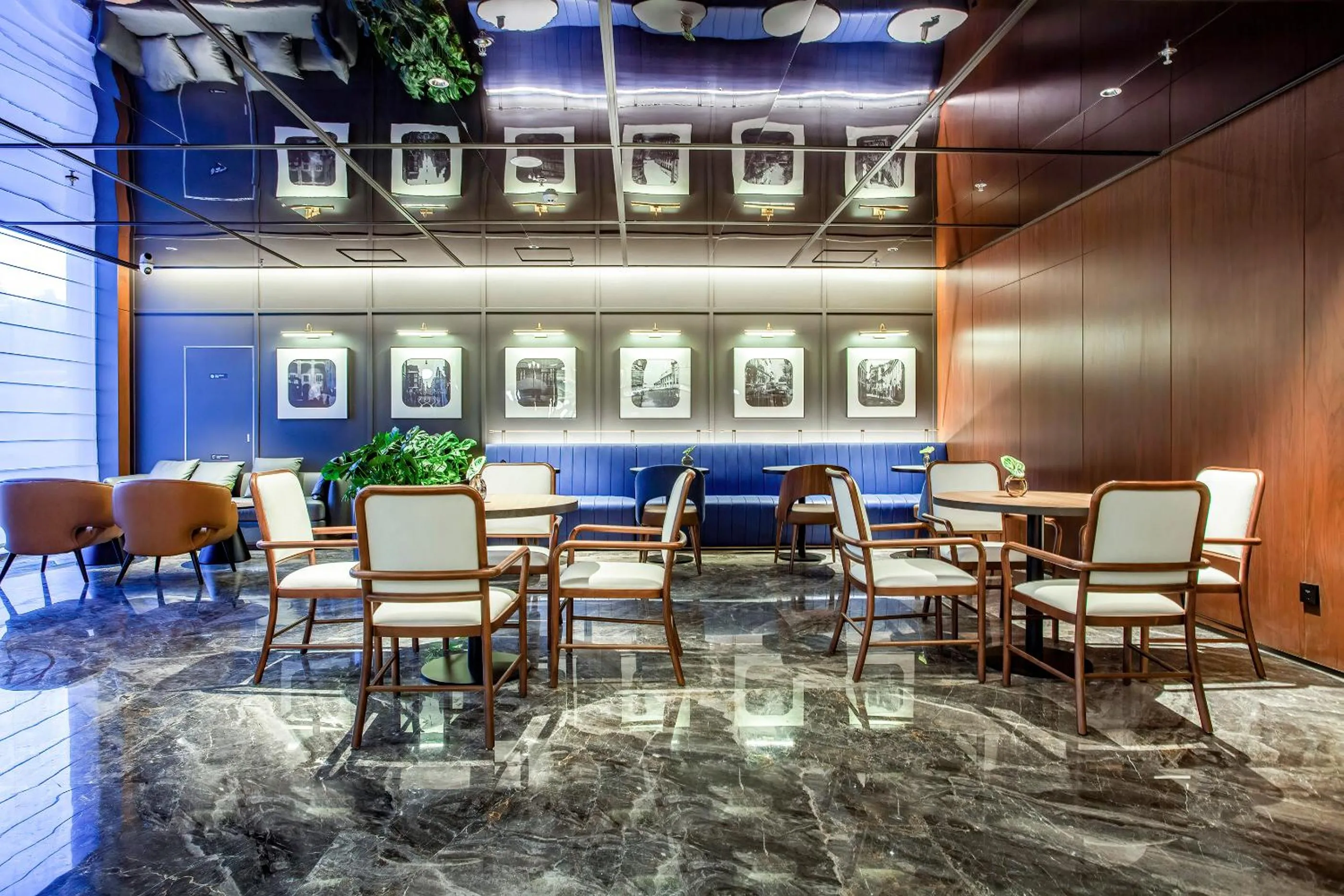 Seating area in Nanjing Fanyue Plaza Intercity Hotel