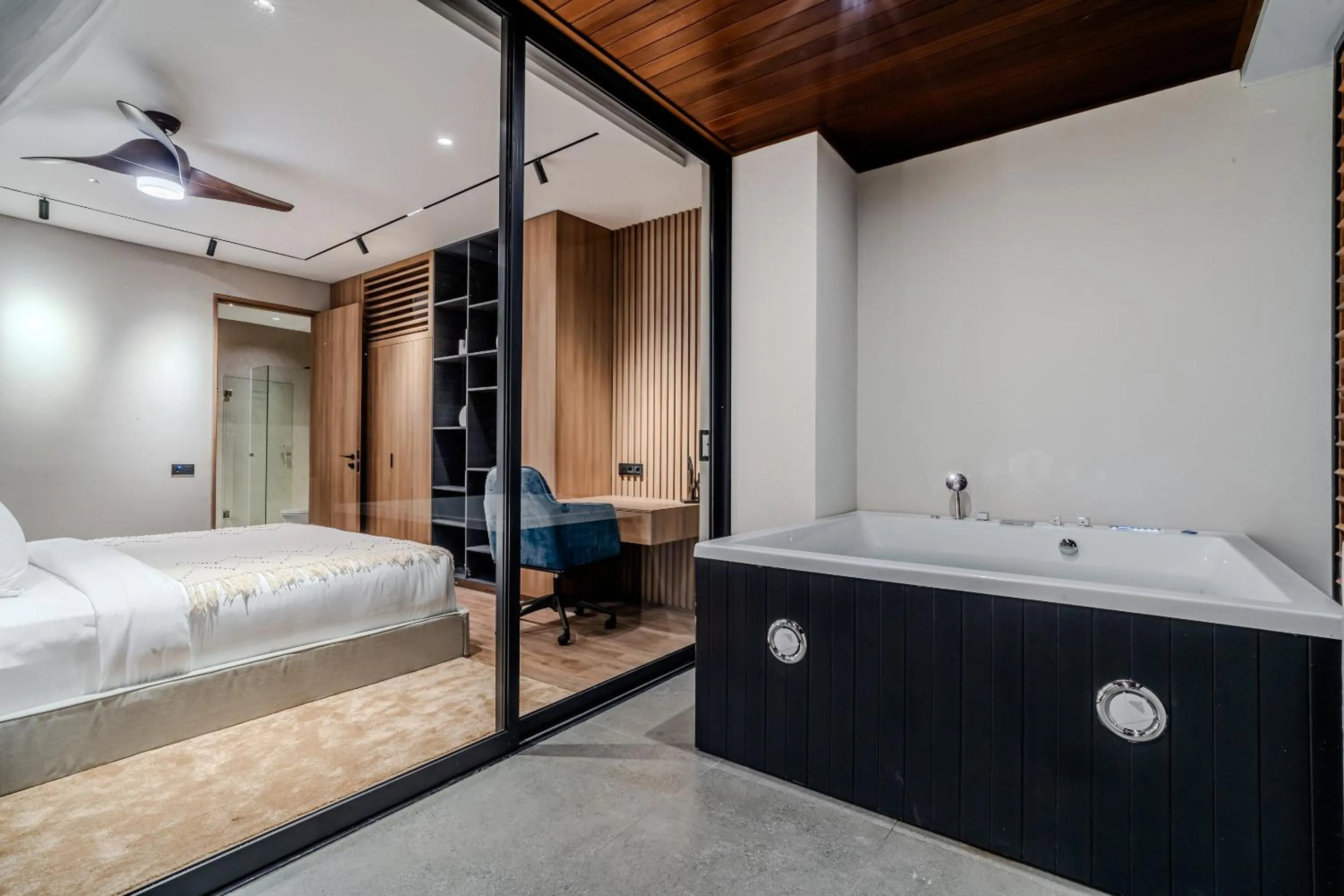 Hot Tub, Bed in Alex Villas Complex N3
