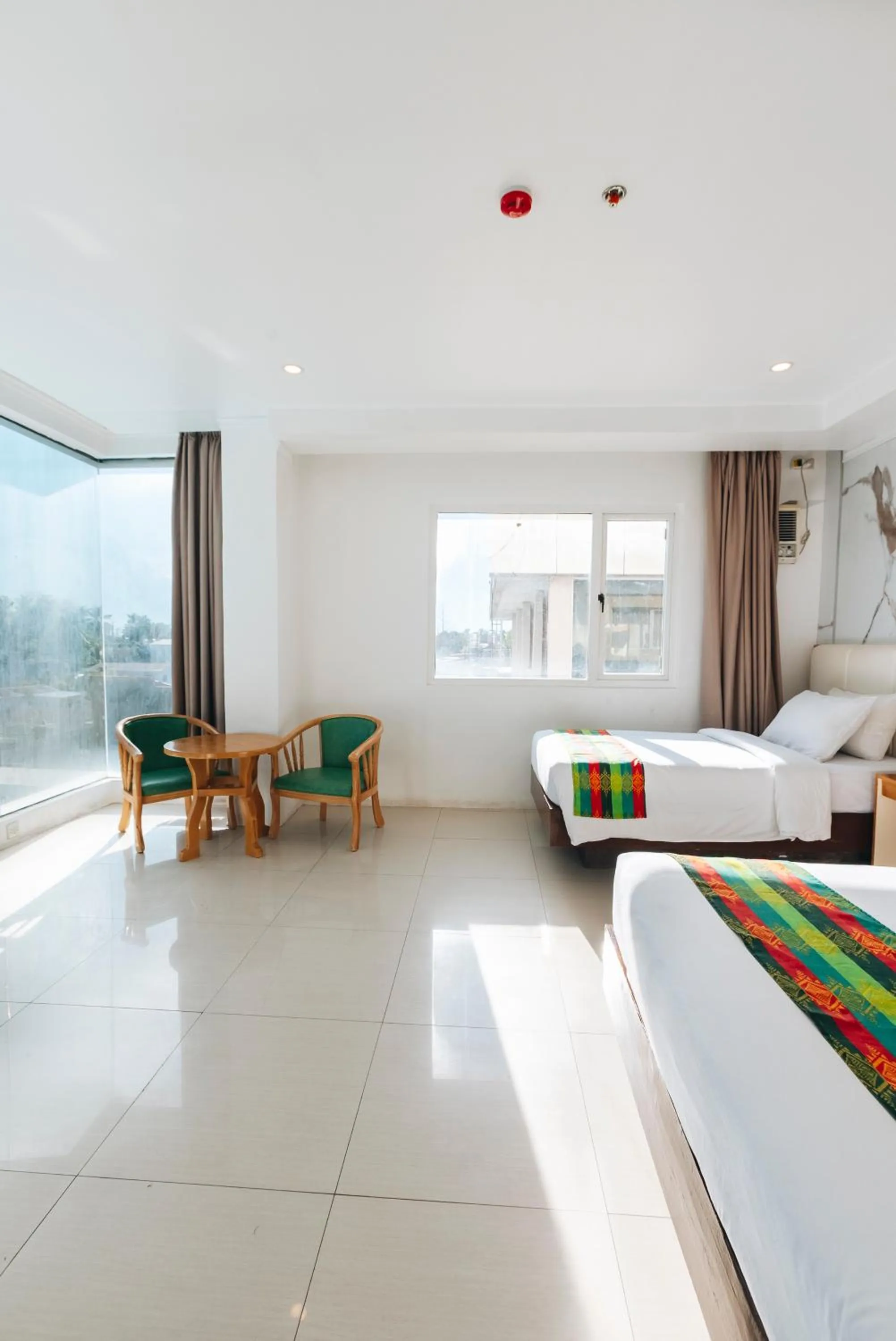 Bed in LM METRO HOTEL