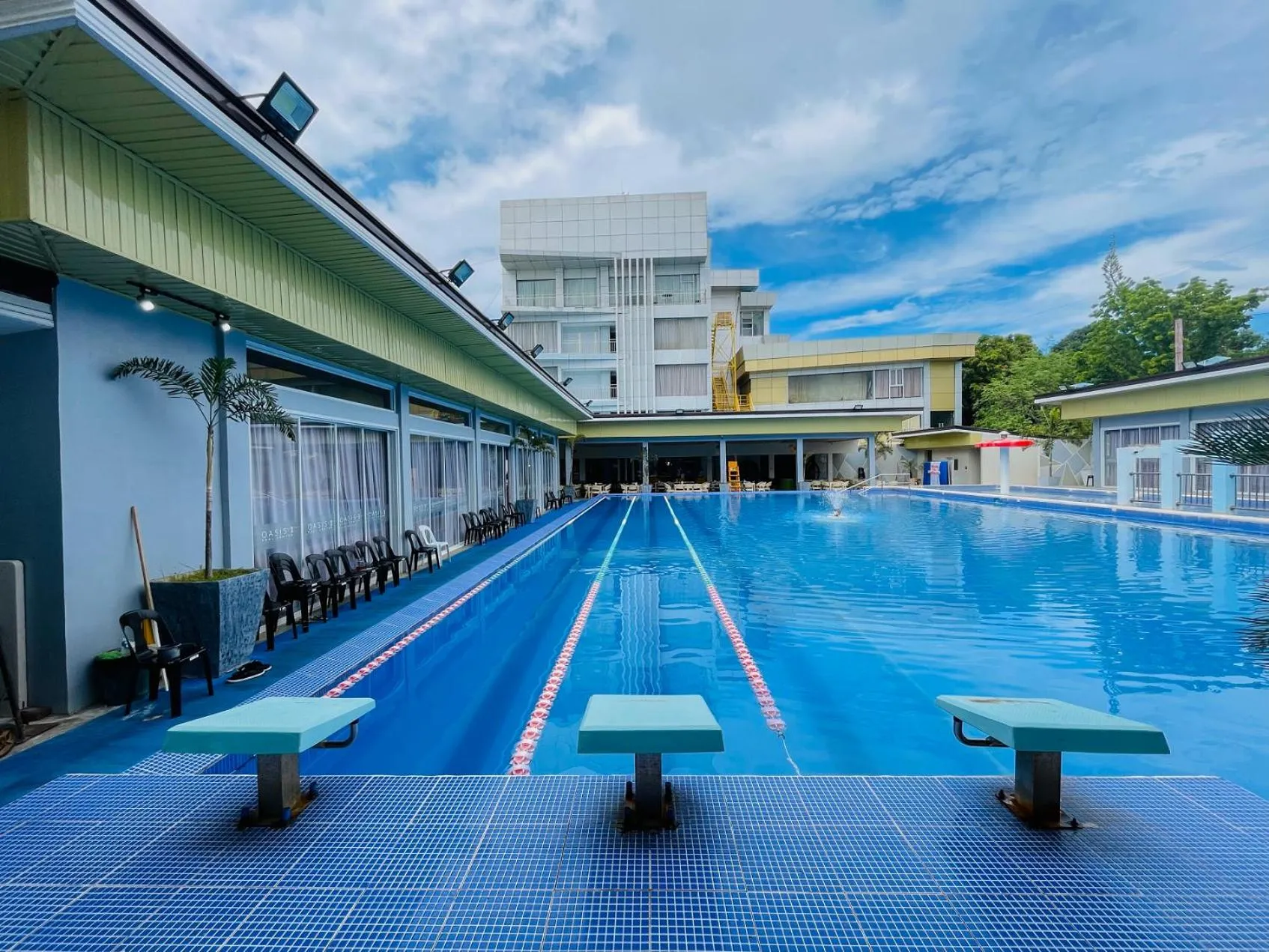 Swimming pool in LM METRO HOTEL