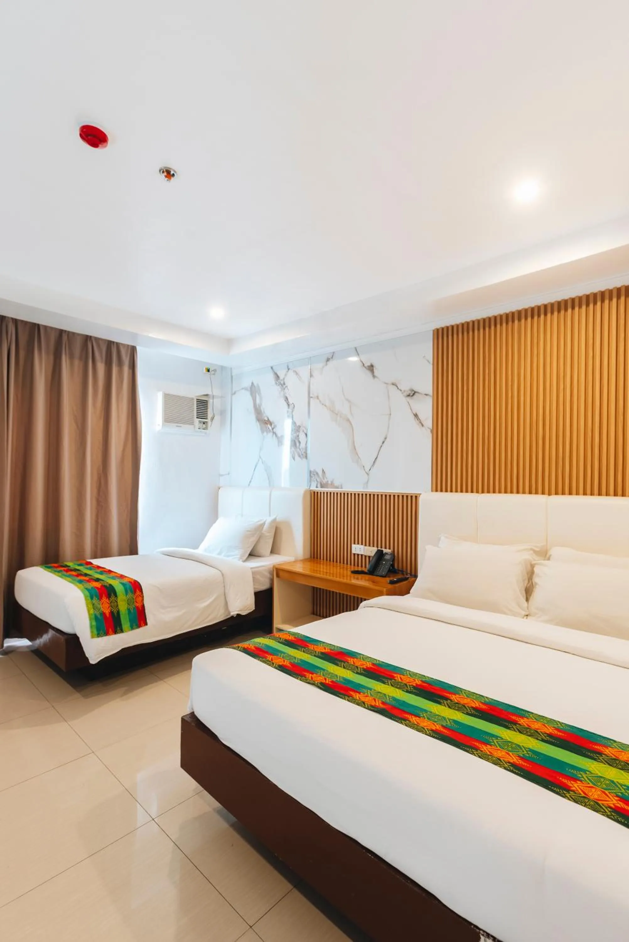 Bed in LM METRO HOTEL