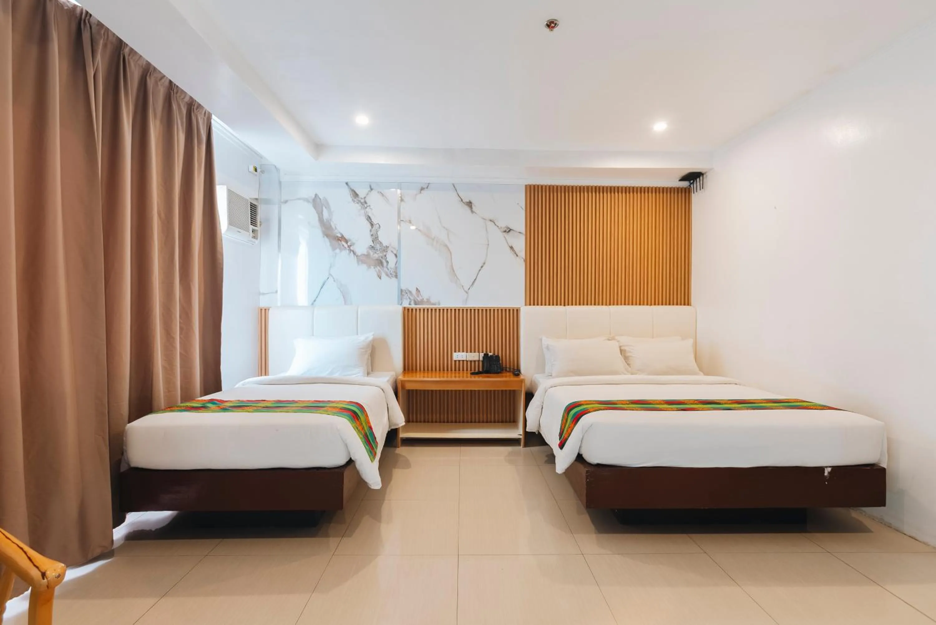 Bed in LM METRO HOTEL