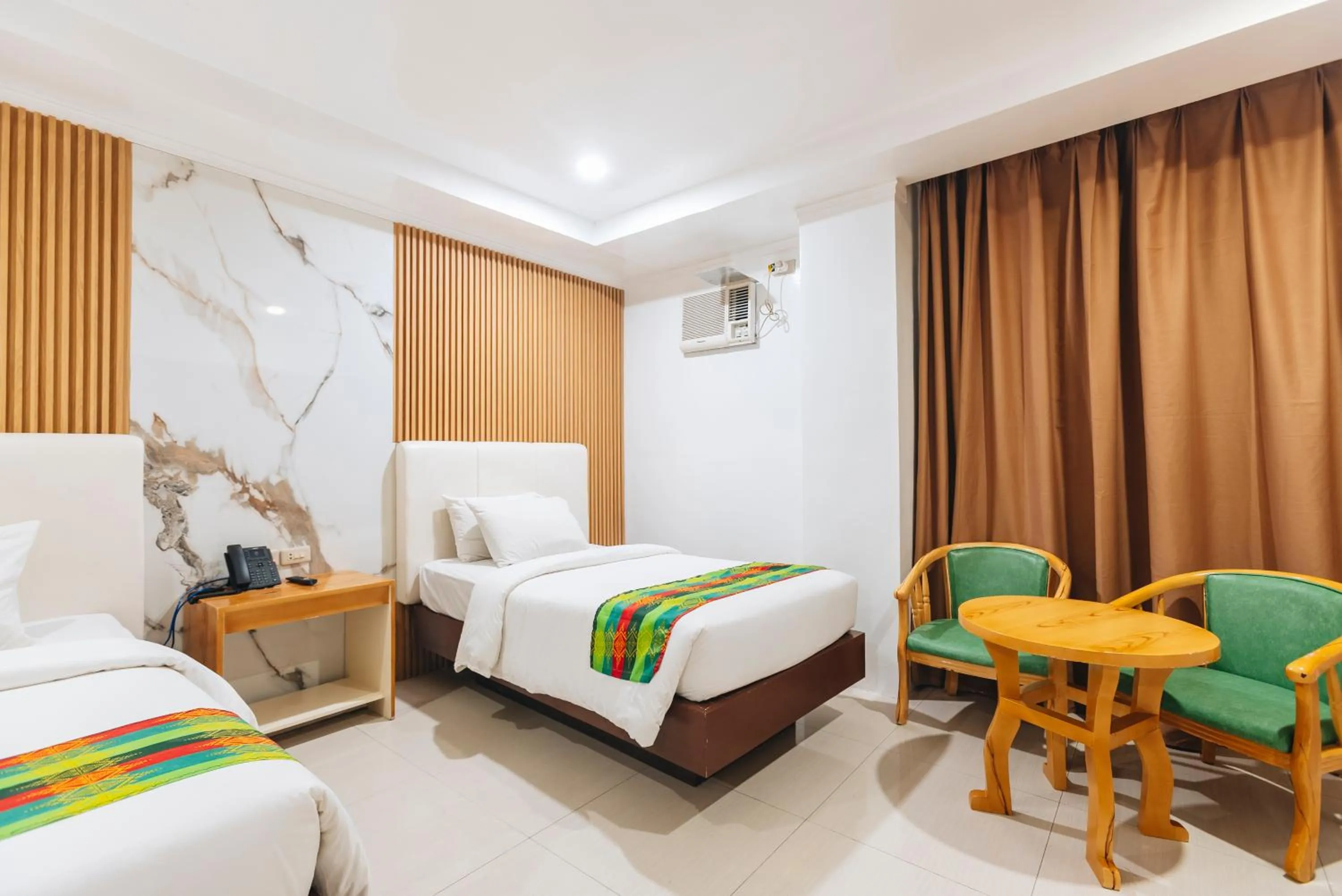 Bed in LM METRO HOTEL