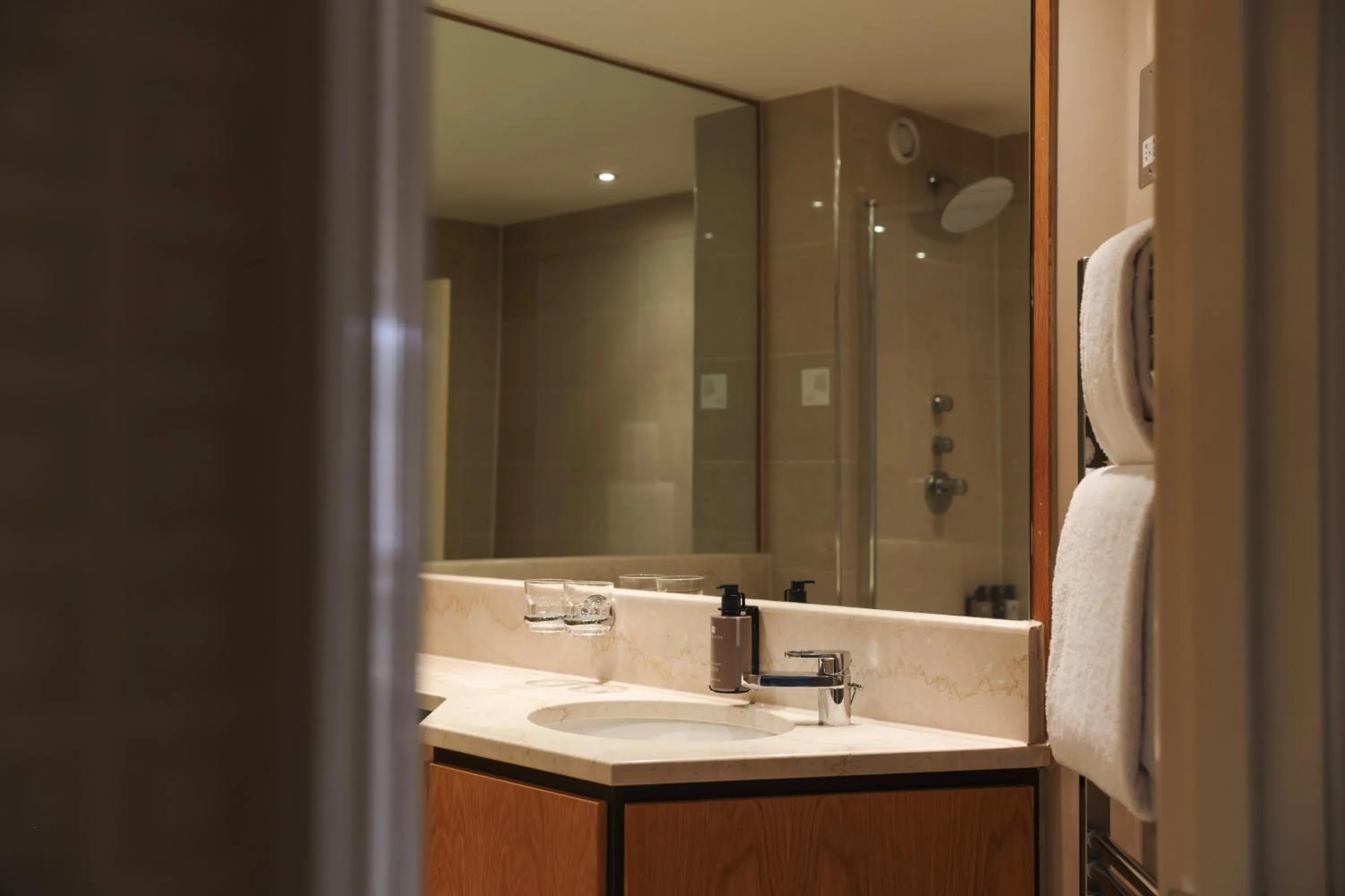 Shower in Donnington Hotel, Spa & Golf