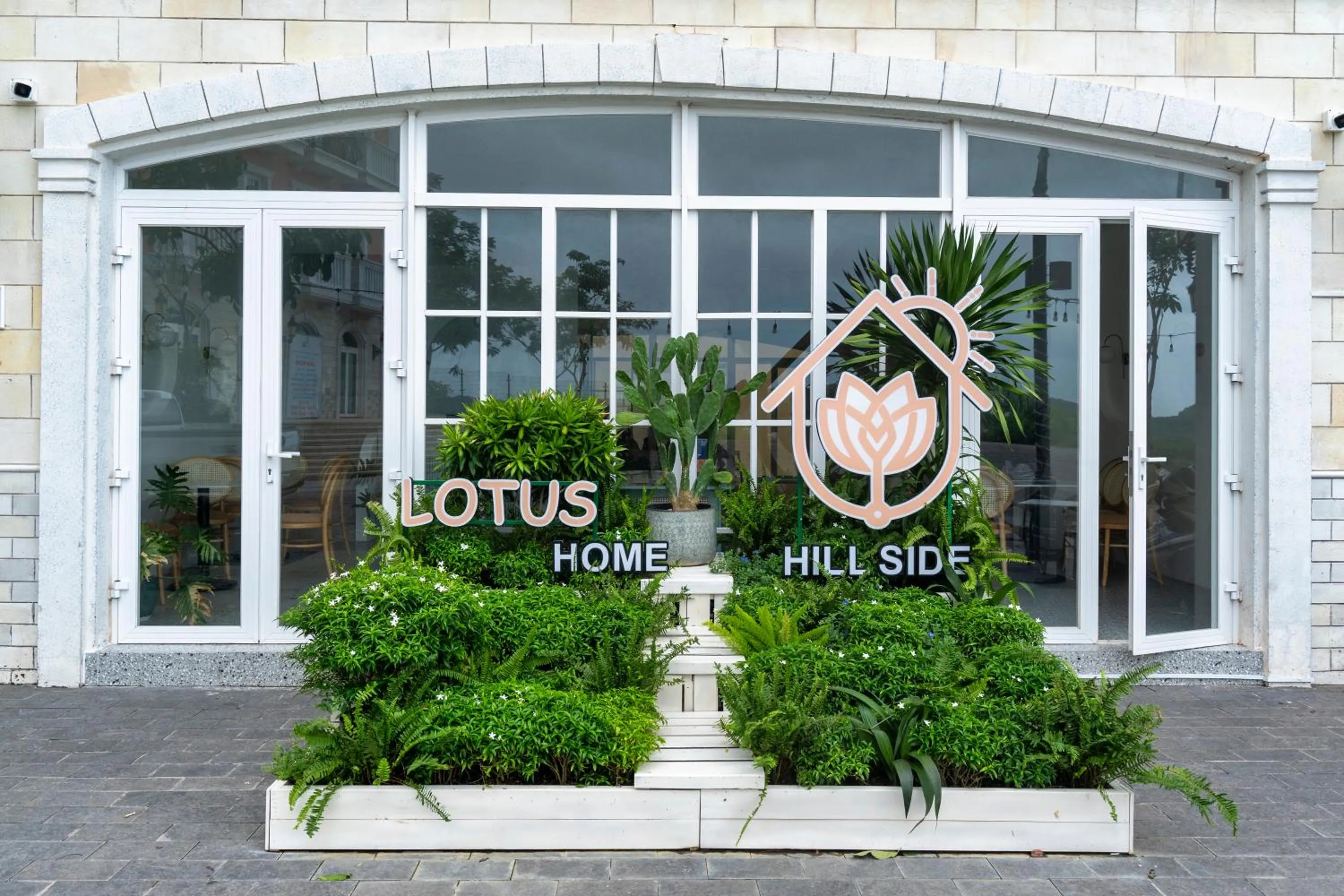 Facade/entrance in Lotus Home Hillside