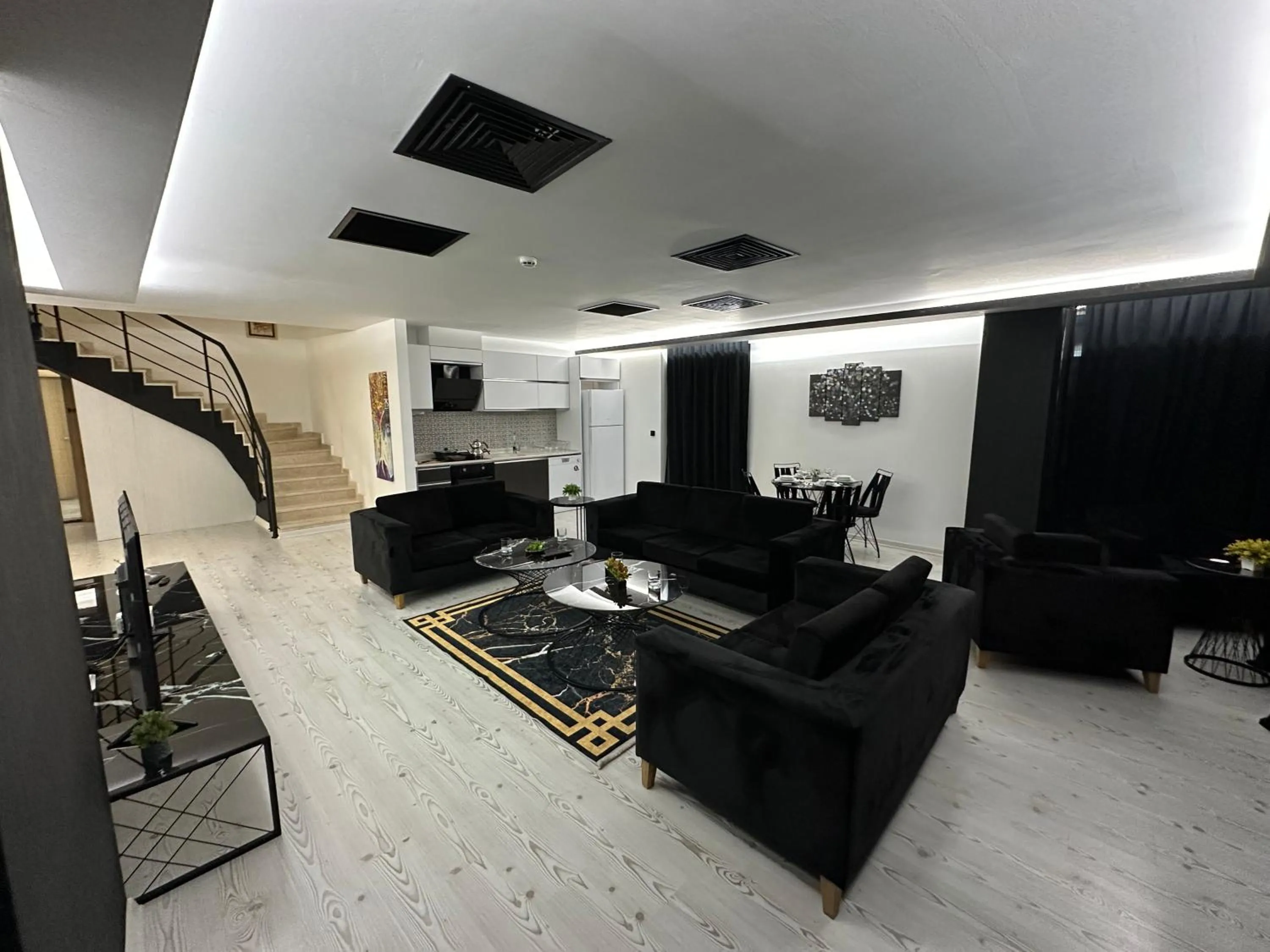 Communal lounge/ TV room in KT Suite