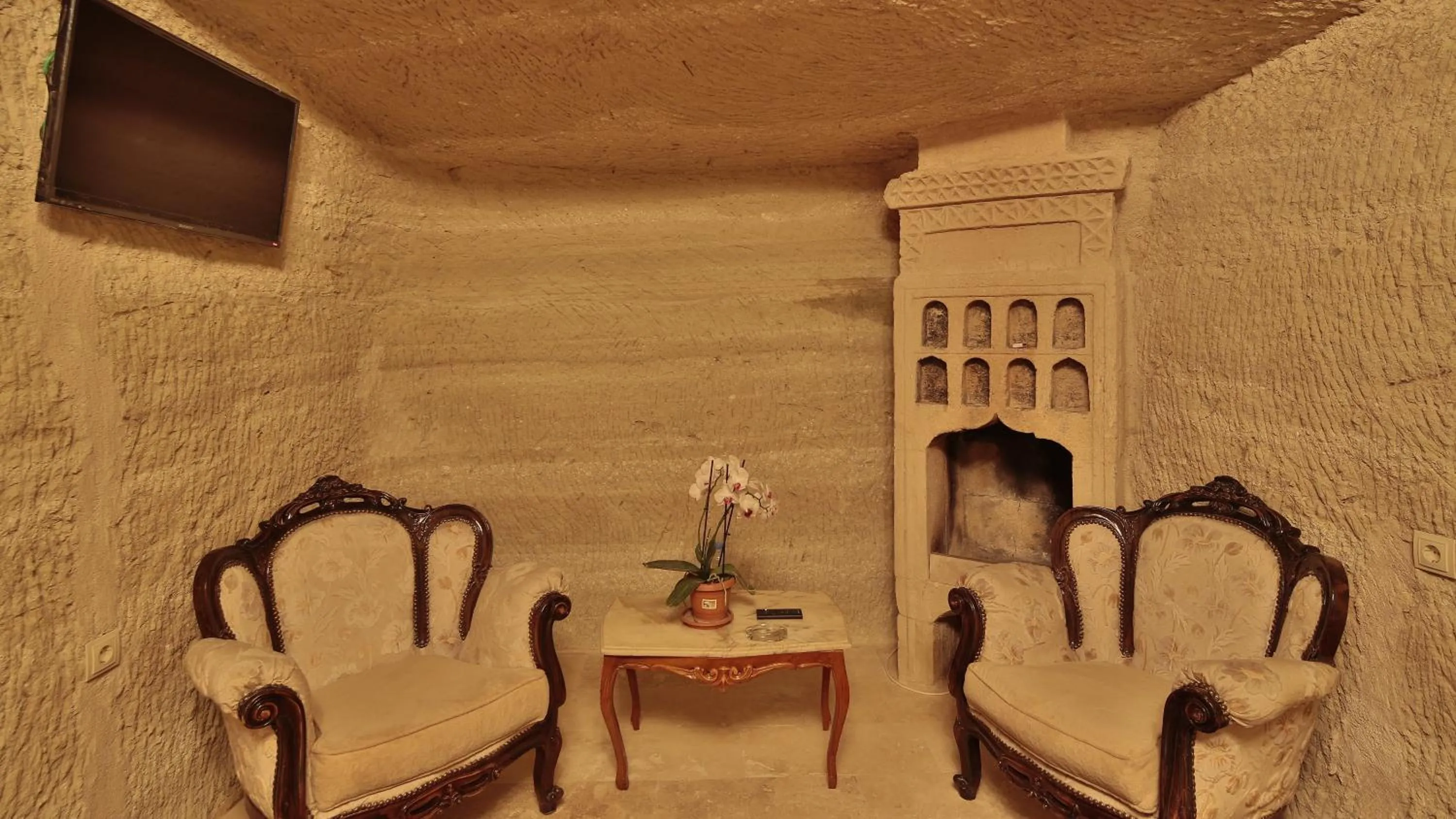 Seating area in Family Cave Suite Hotel