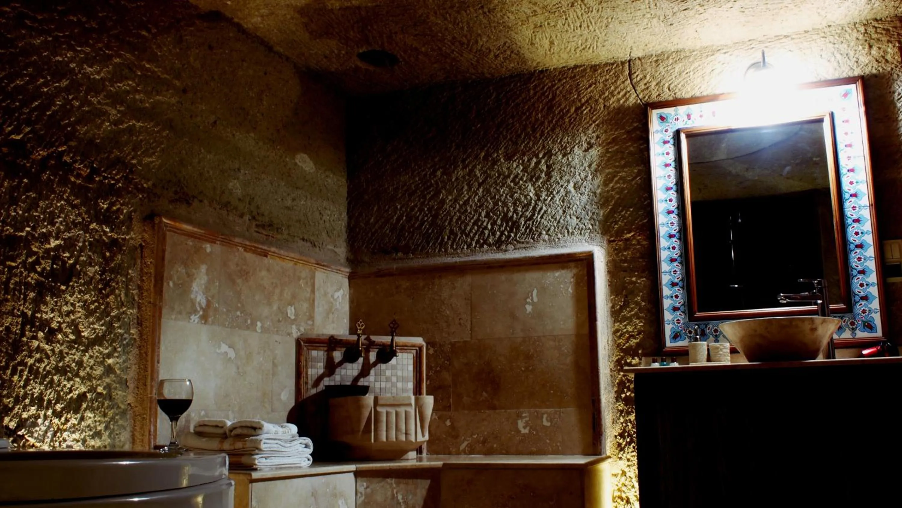 Family Cave Suite Hotel