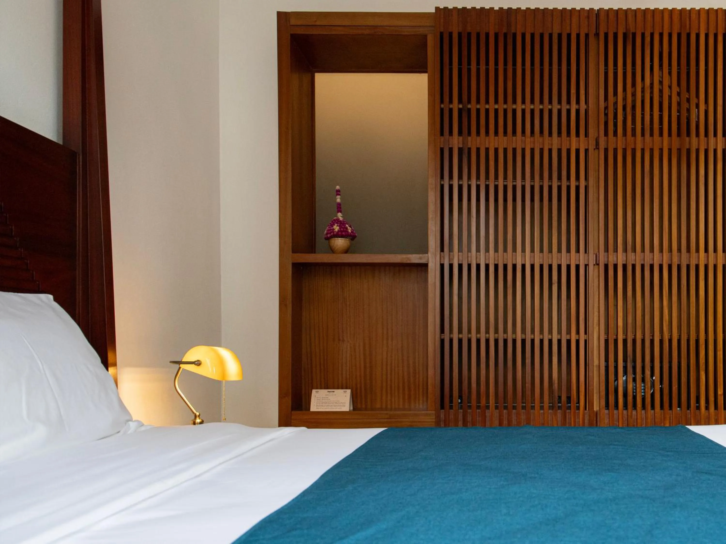 wardrobe, Bed in PHA NYA RESIDENCE