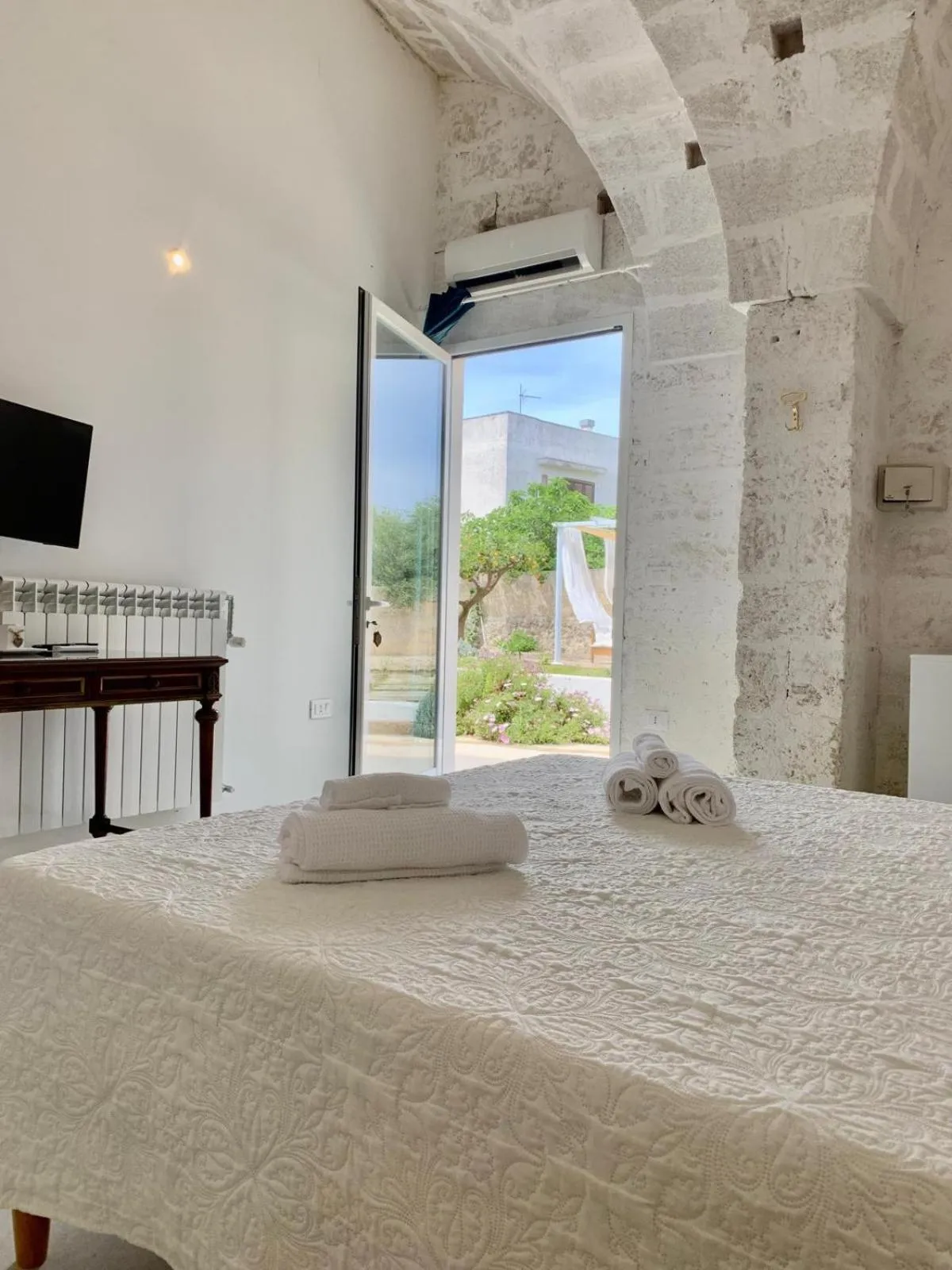 View (from property/room), Bed in Corte Mercurio B&B