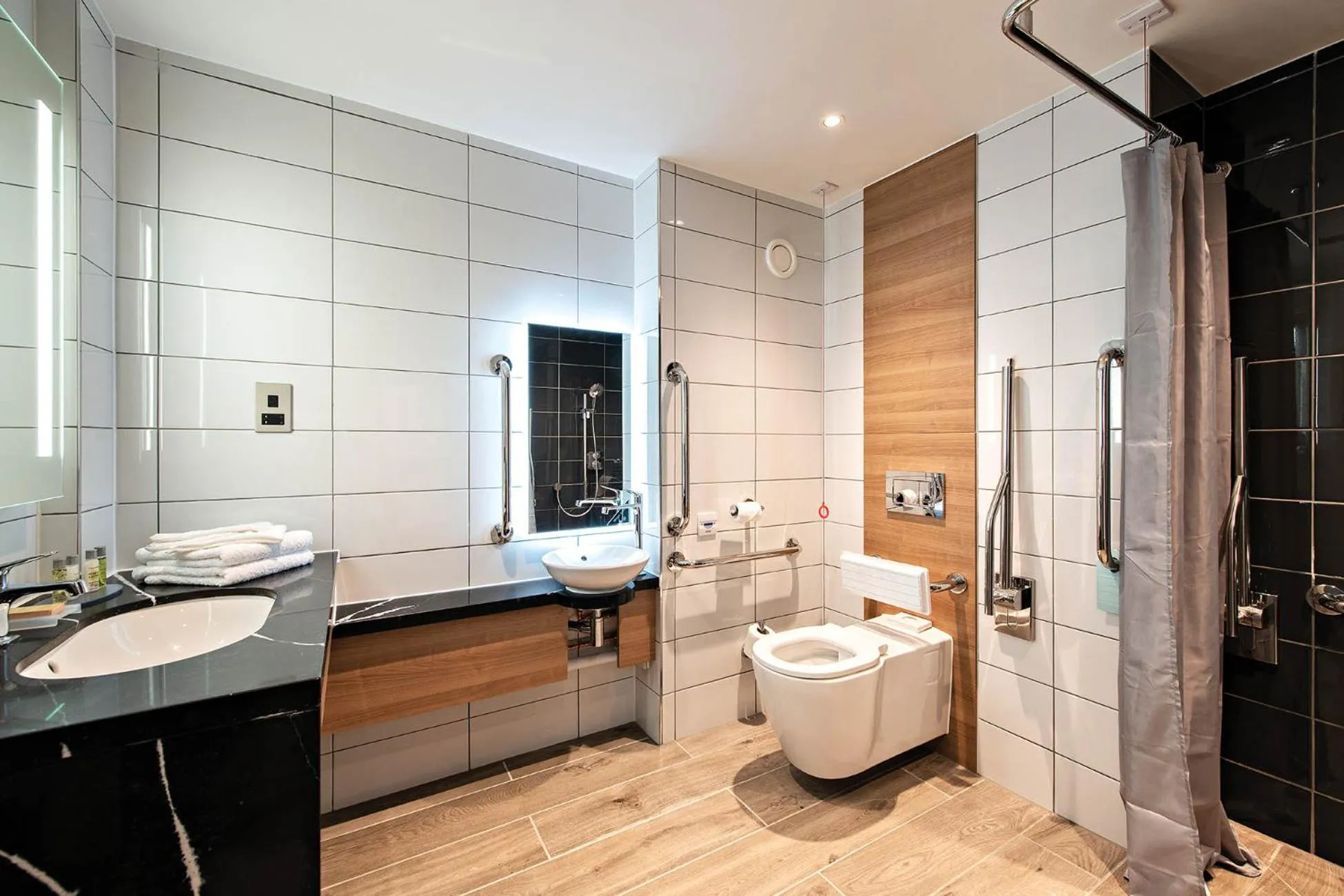 Bathroom in Hilton Garden Inn Abingdon Oxford