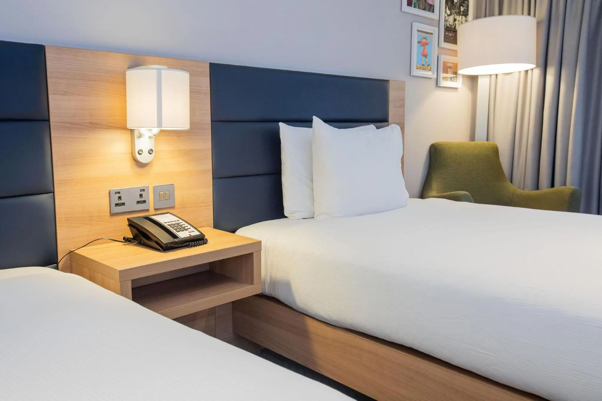 Bedroom, Bed in Hilton Garden Inn Abingdon Oxford