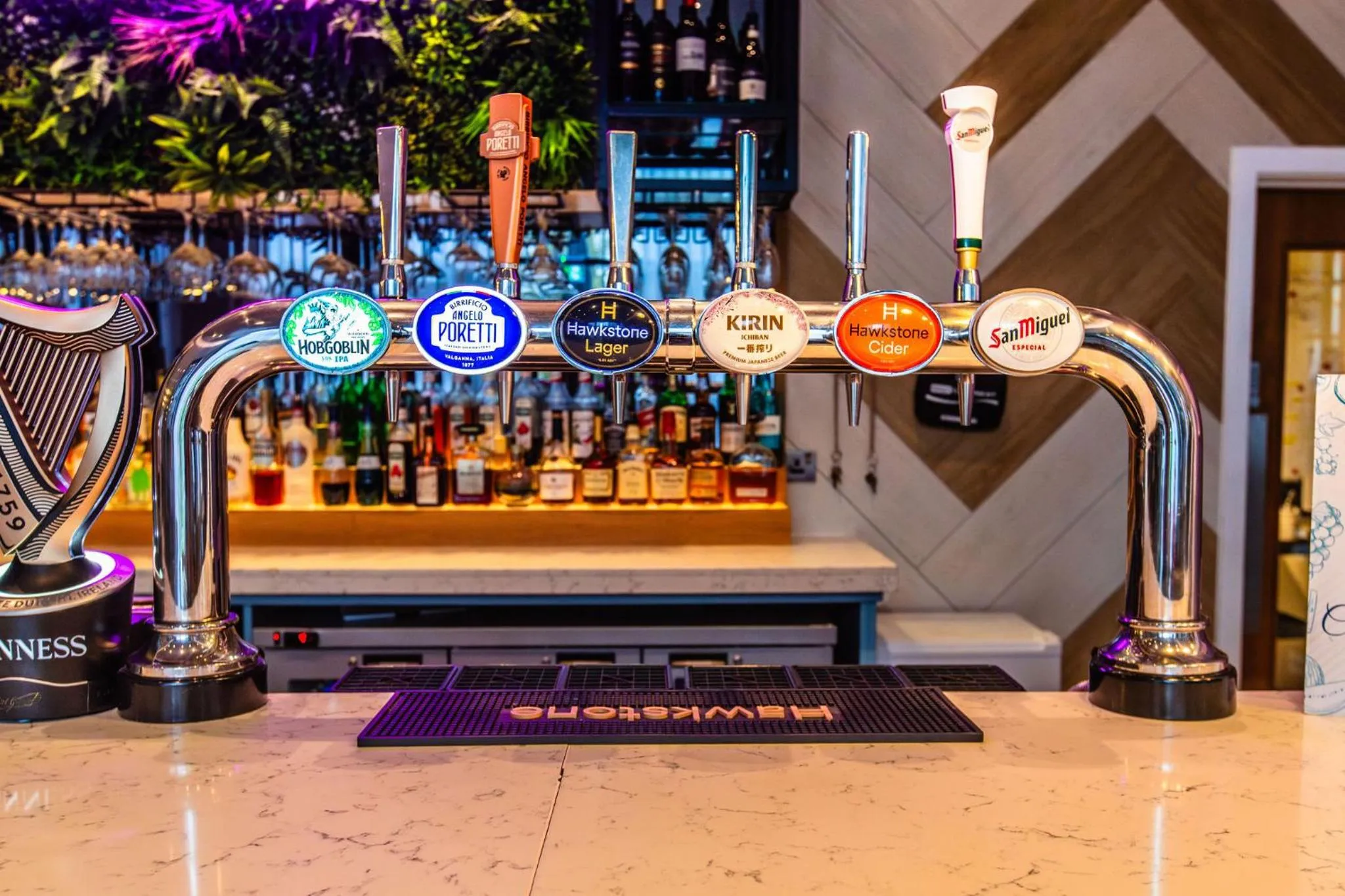 Lounge or bar in Hilton Garden Inn Abingdon Oxford