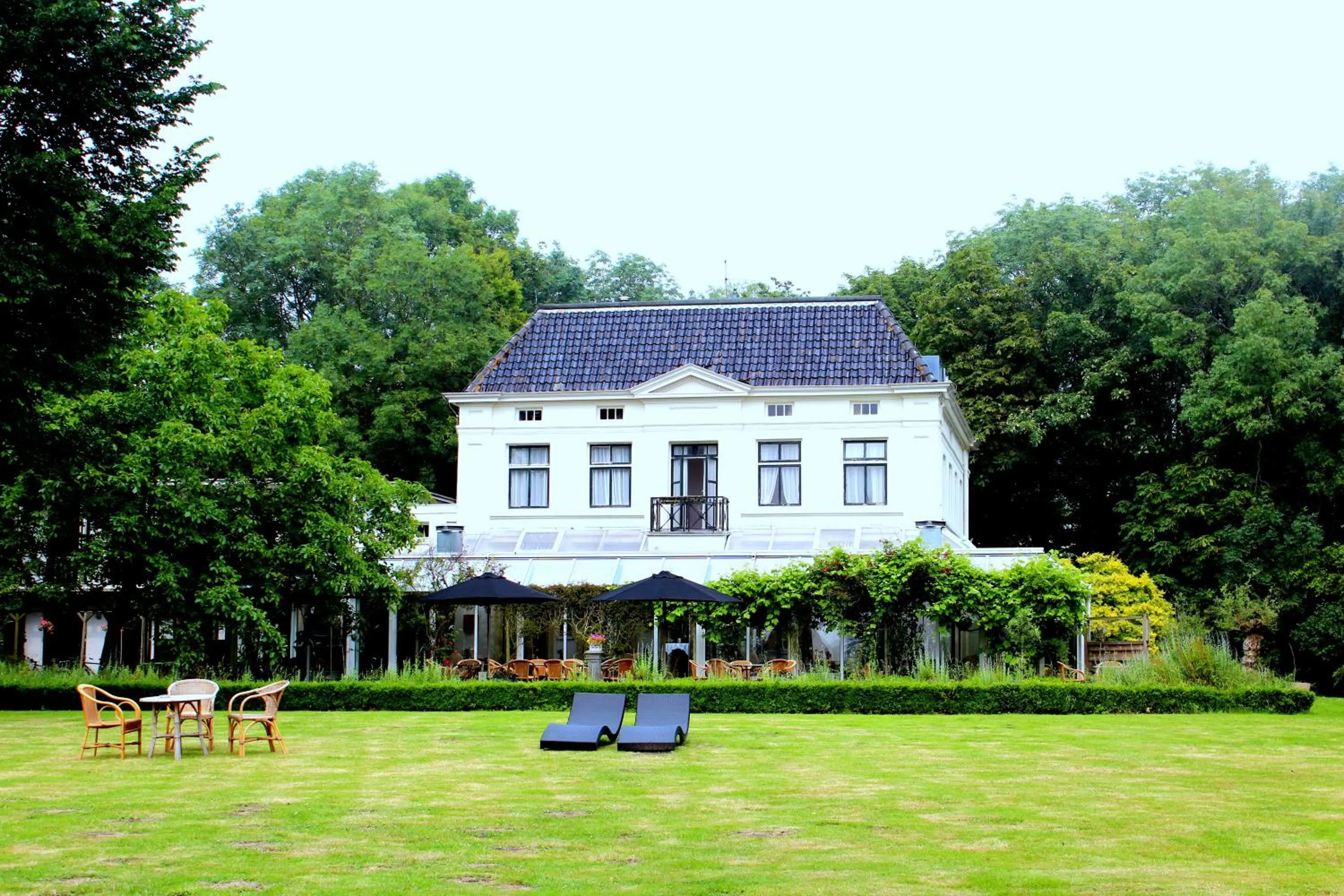 Property building in Buitenplaats Iepenoord
