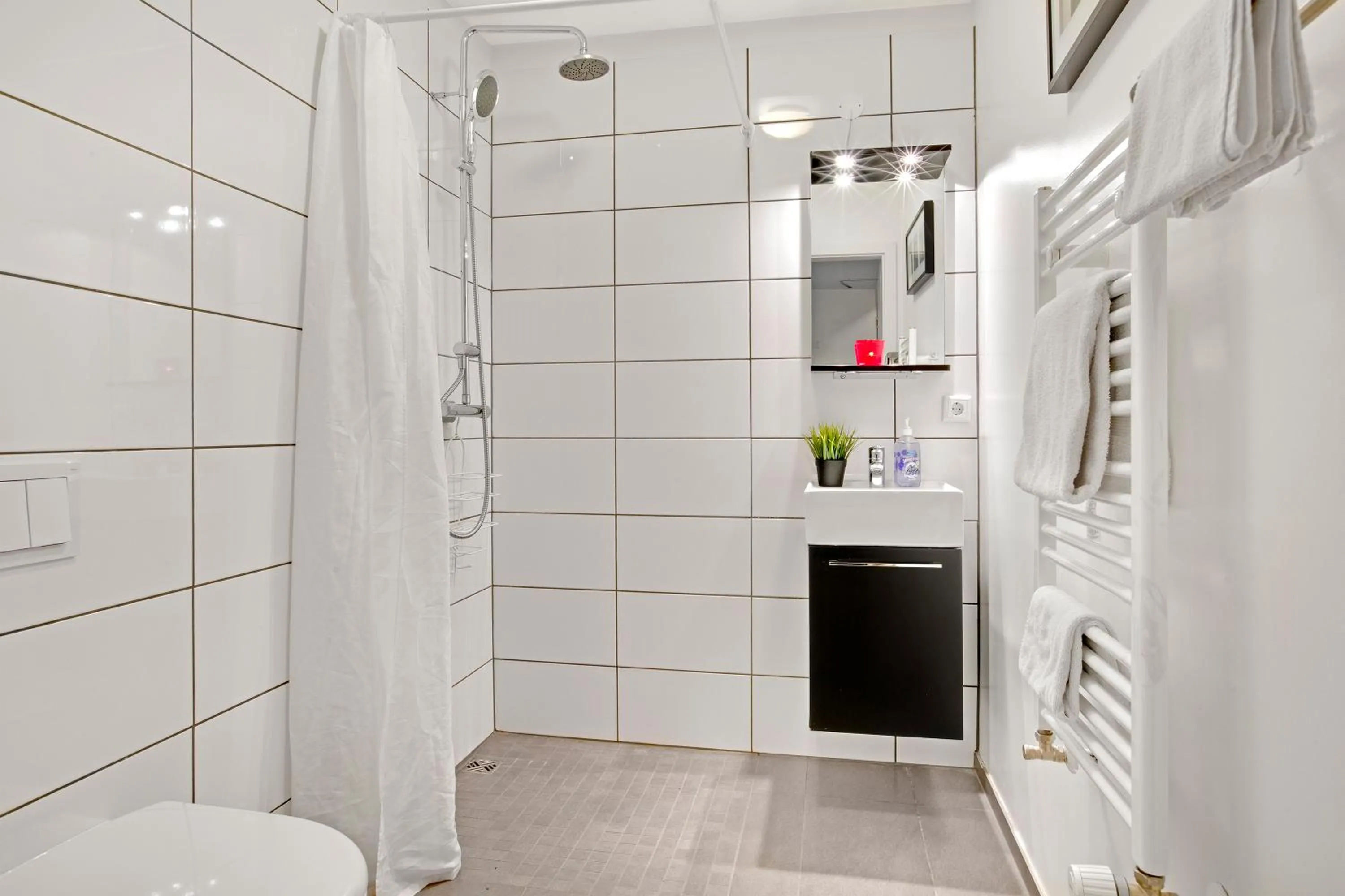 Bathroom in Alfred's Studios