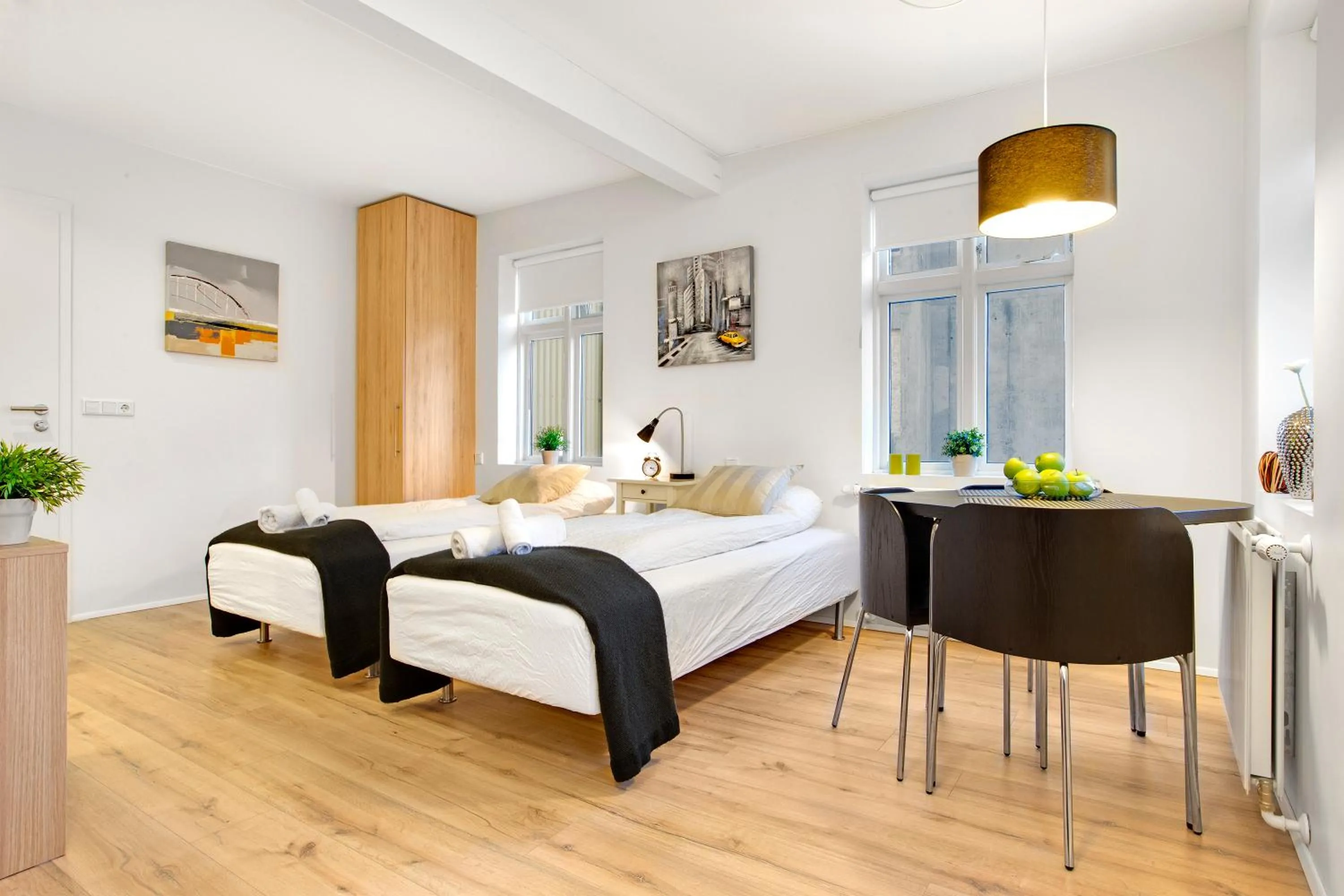 Photo of the whole room, Bed in Alfred's Studios