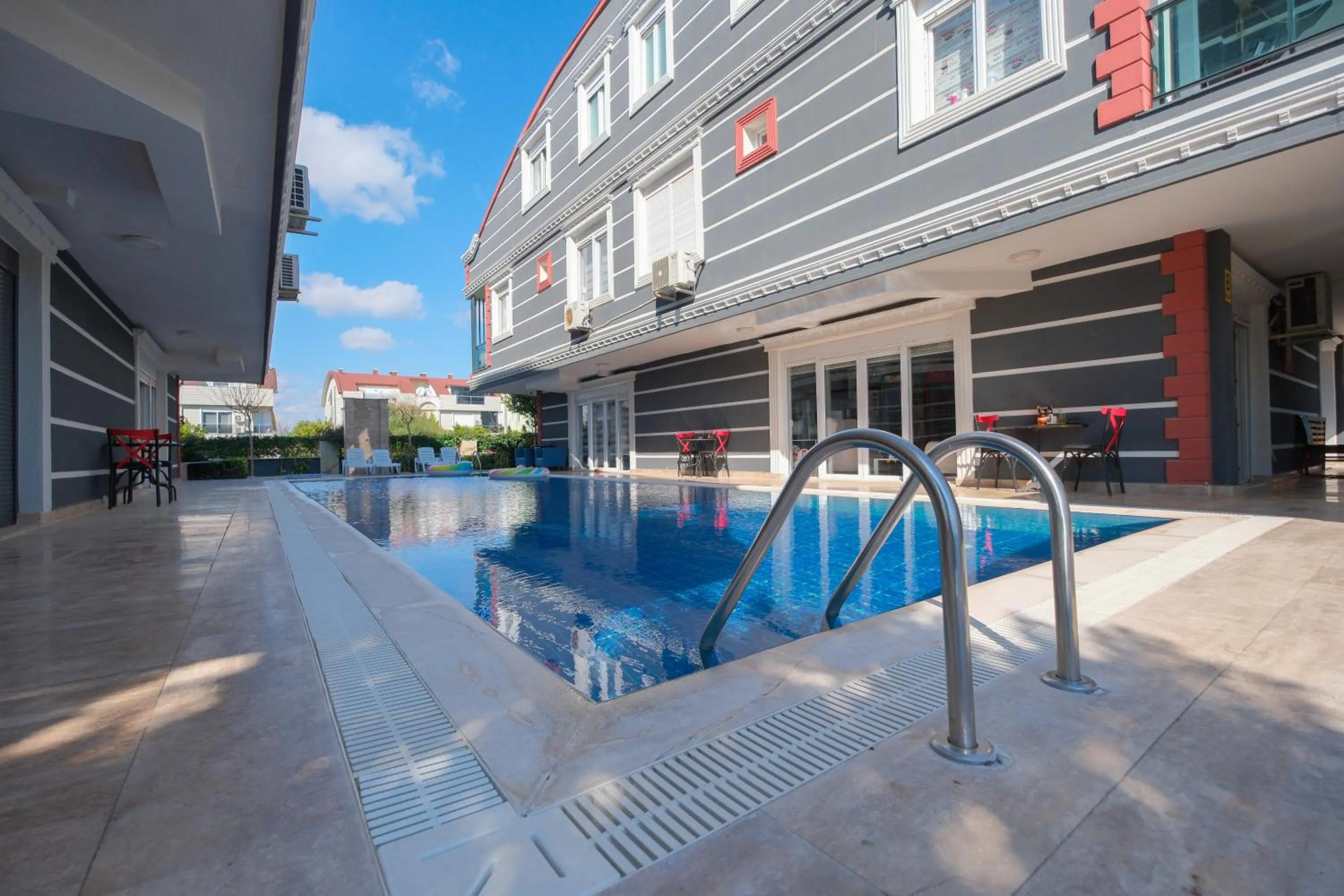 Restaurant/places to eat in Avullar Palace Hotel