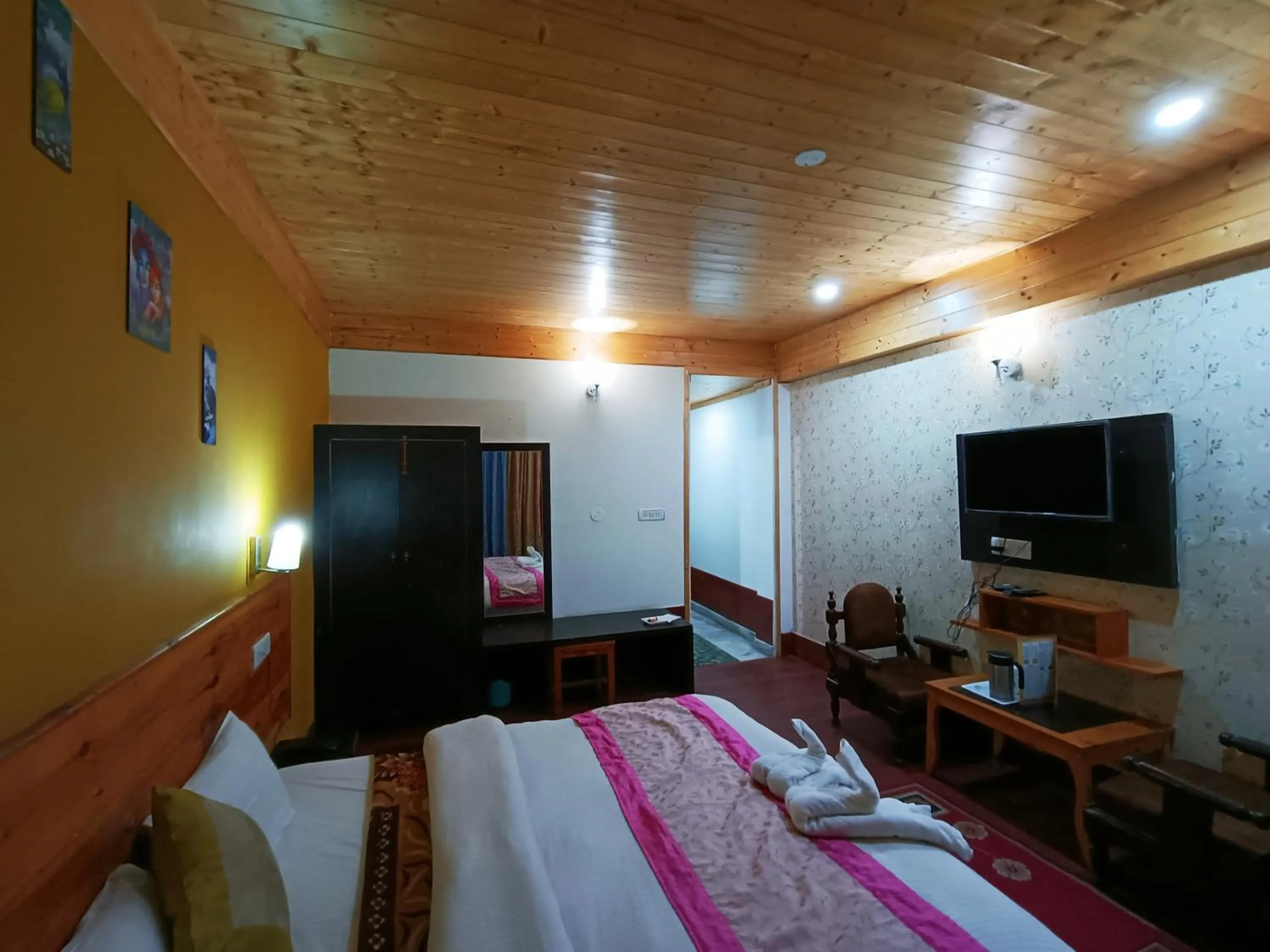 Bed in CS Shhandella Hotel