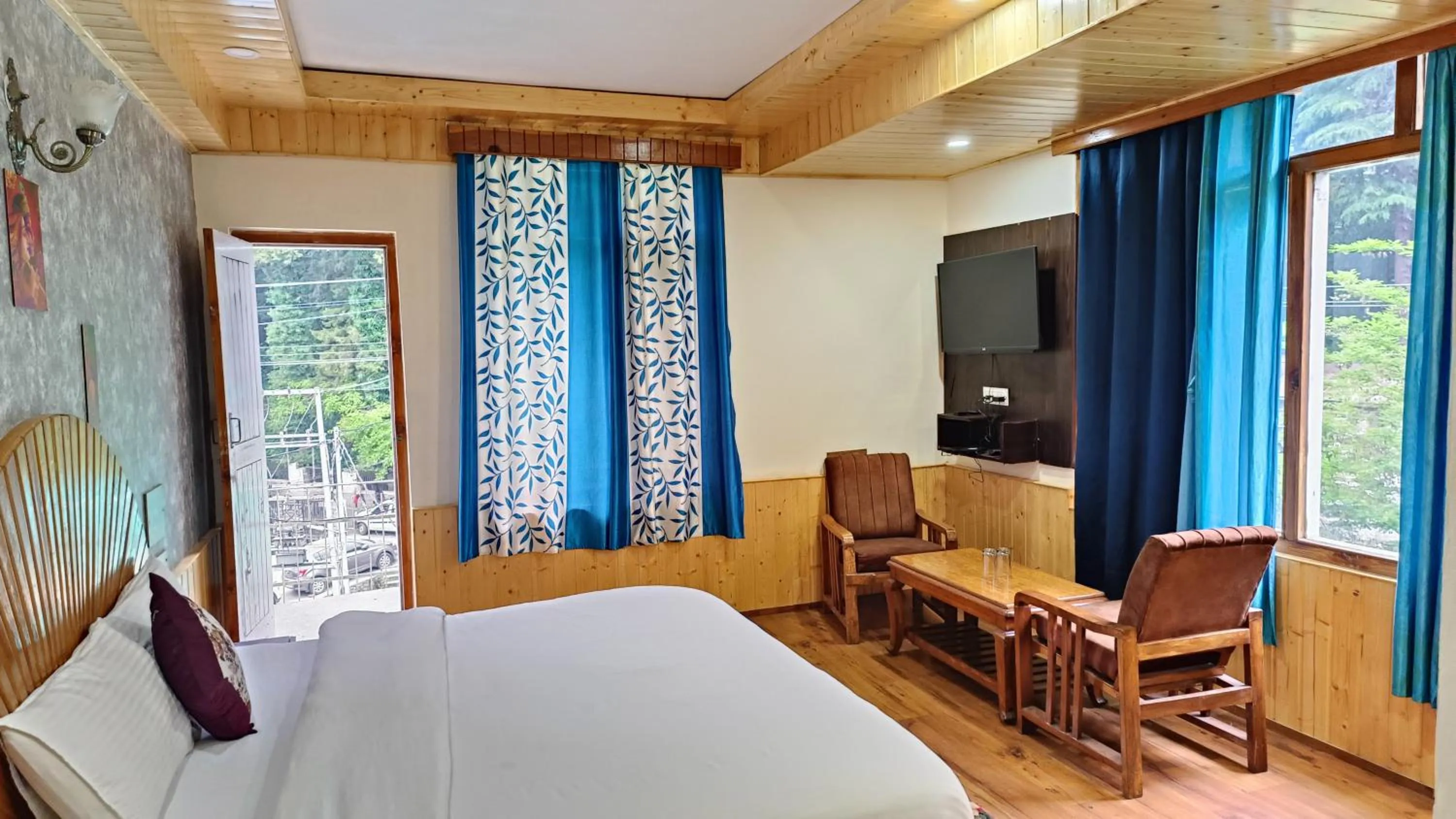 Bed in CS Shhandella Hotel