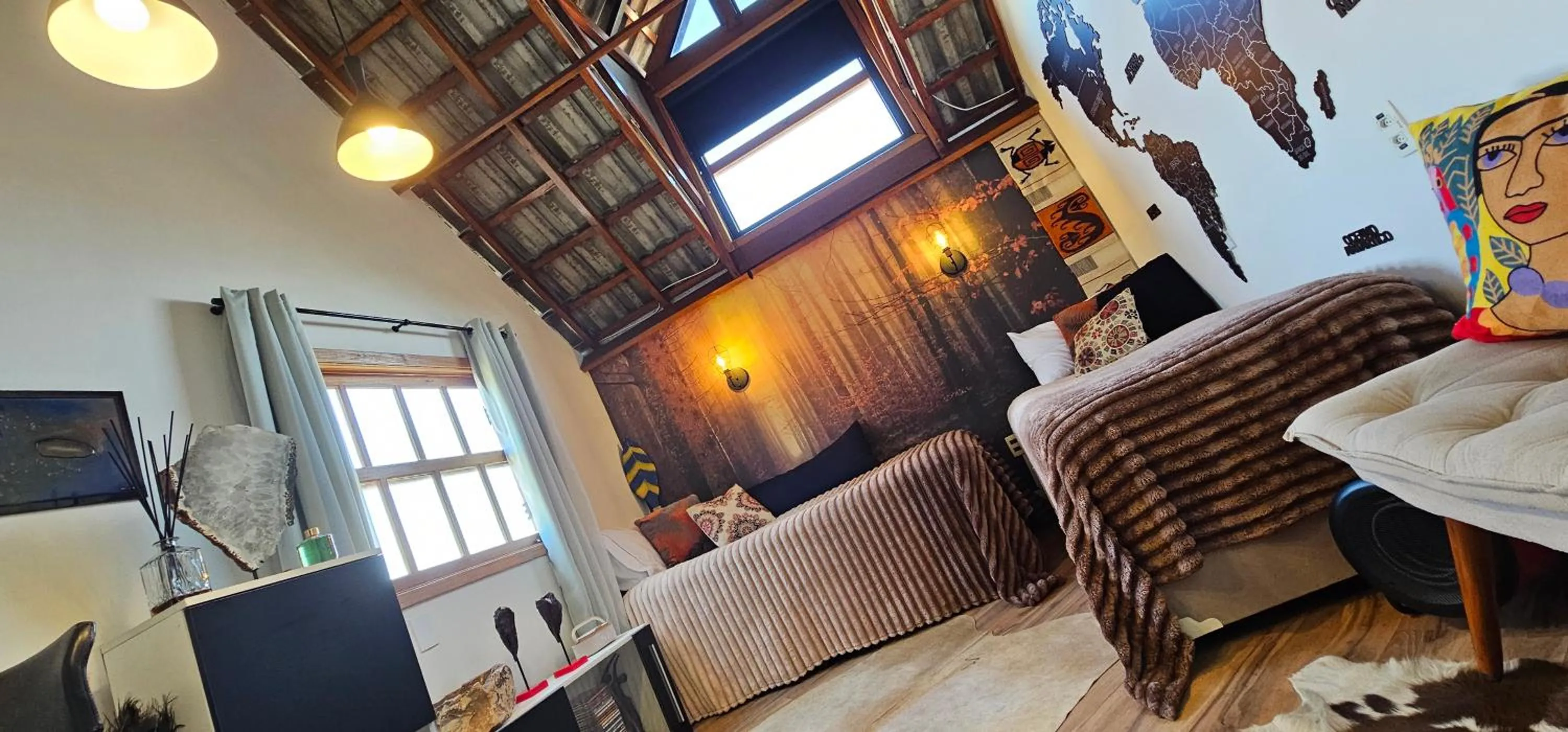 Queen Room with Shared Bathroom - single occupancy in Pousada Chalé Poder das Pedras