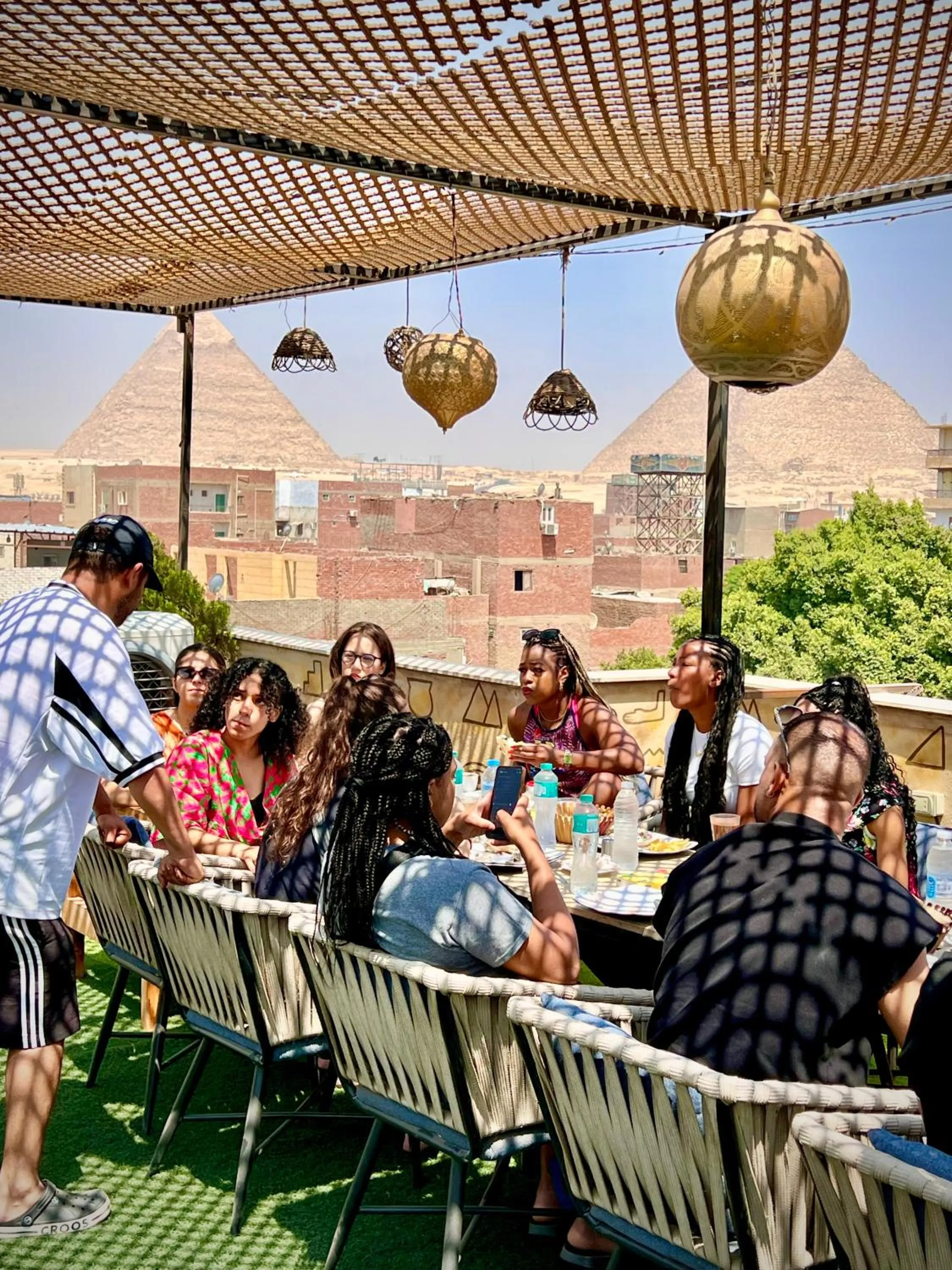 Restaurant/places to eat in Farsha Pyramids Inn