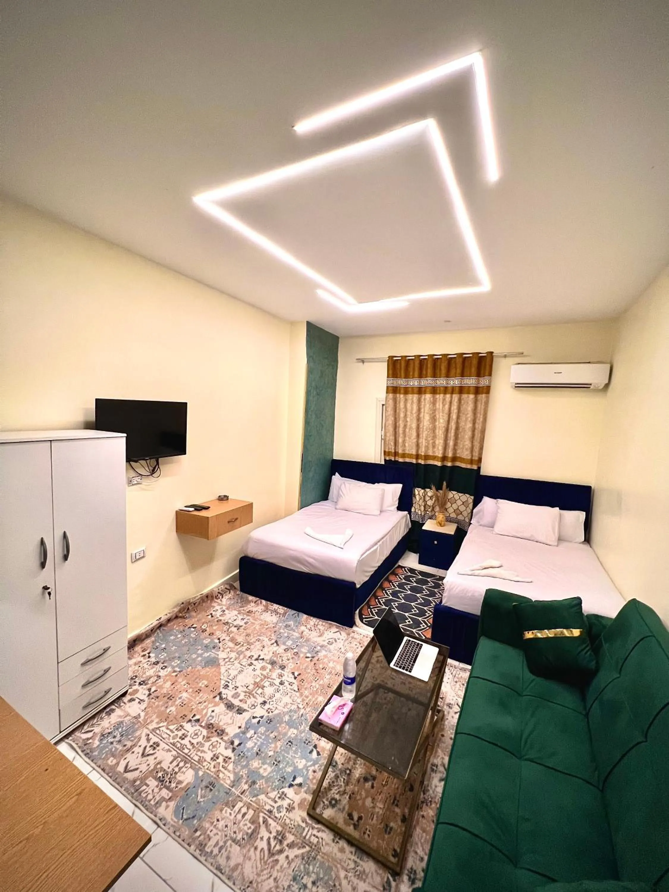 Deluxe Double or Twin Room with Balcony in Farsha Pyramids Inn